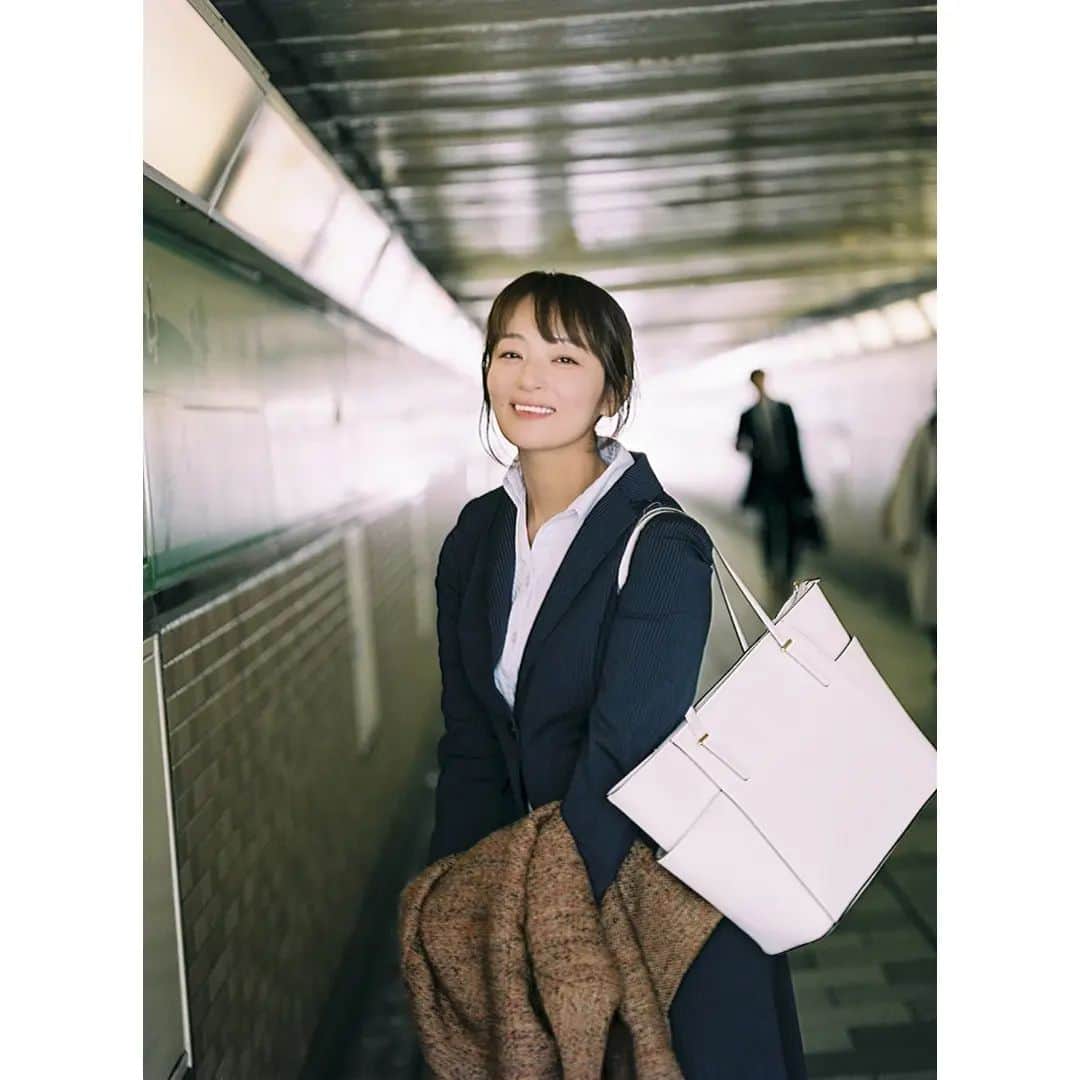 しじみのインスタグラム：「#スーツ #ポートレート #camera #photography #portrait #モデル依頼受付中」