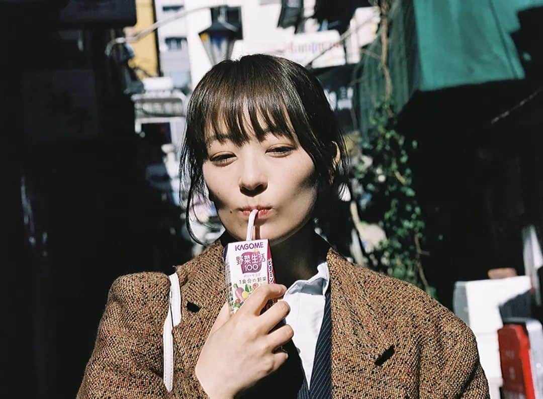 しじみのインスタグラム：「#スーツ #film #野菜生活 #ポートレート #camera #photography #portrait #モデル依頼受付中」