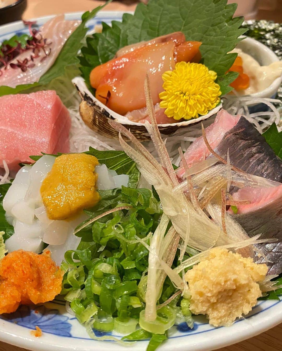 YURIKAさんのインスタグラム写真 - (YURIKAInstagram)「🐟🐟🐟🐟 . だいすきな中目黒の オカモ倶楽部✨ @okamo_club  . 美味しい魚とお酒で 幸せになれる場所💓 . 魚と日本酒好きな人 行ってみてーっ🍣🐟🐚✨ . ここ稀に裏メニューに イエガーとテキーラあるっぽい🤫 . #tokyo #nakameguro #sushi #gourmet #tokyogourmet #genic_food #foodie #foodstagram #オカモ倶楽部 #魚の店オカモ倶楽部 #お鮨 #寿司 #魚料理 #日本酒 #お寿司好きな人と繋がりたい #美味しいもの #食べ歩き #グルメ女子 #グルメスタグラム #グルメ好きな人と繋がりたい #デートスポット #東京グルメ #東京観光 #食べログ」11月14日 18時45分 - yurika__baby