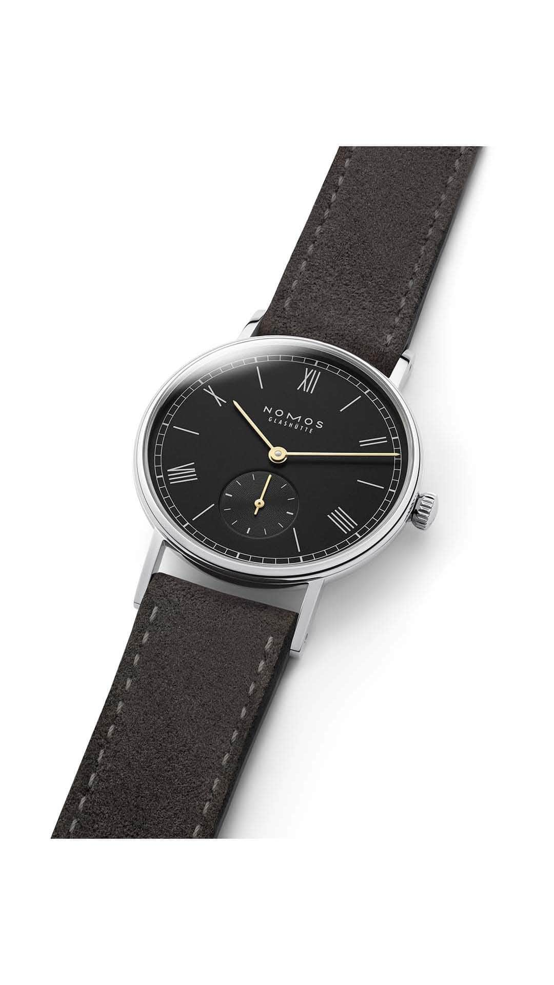 ノモスのインスタグラム：「Our new Ludwig 33 noir features an anthracite velour leather strap—which wears wonderfully on the wrist.   #nomos #nomosglashuette #glashütte #nomosludwig #ludwignoir #ludwig #noir #watch #watchmaking #germanwatch #nwa #watchrelease #madeinglashuette」