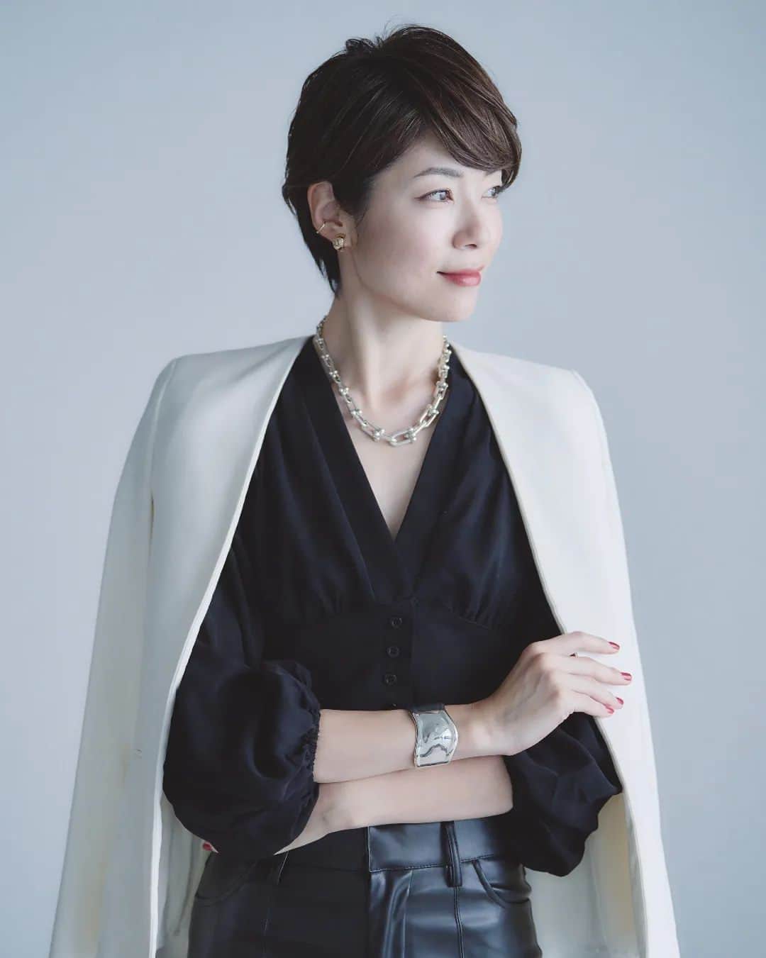 桐島瑞希のインスタグラム：「久しぶりにプロフィール写真撮りました🤍 どれにしようか、悩ましいねぇ🤔  📸by @stylephylephotography」