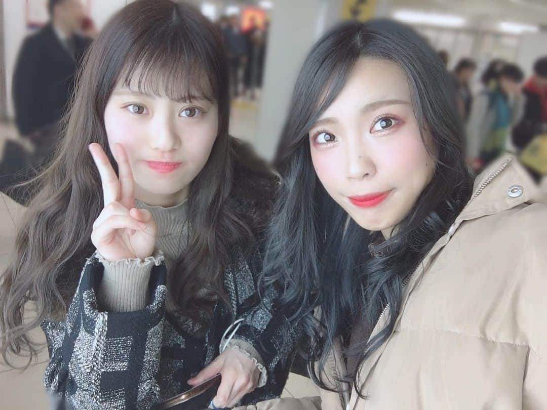 石原優衣さんのインスタグラム写真 - (石原優衣Instagram)「めぐちゃんご卒業おめでとうございます🫶🏻 10年間アイドルお疲れ様でした💙  これからもずっとずっと大好きです🥰  最後の写真は私がメンバーになってめぐちゃんと初めて2人で写真を撮ってもらった時です 緊張しすぎて私の顔ひきつってる🤨 もっともっとたくさん写真載せたかったけどインスタは10枚が限界でした、、  これからもめぐちゃんが幸せでありますように🫶🏻」11月14日 10時24分 - yuyu_ishihara