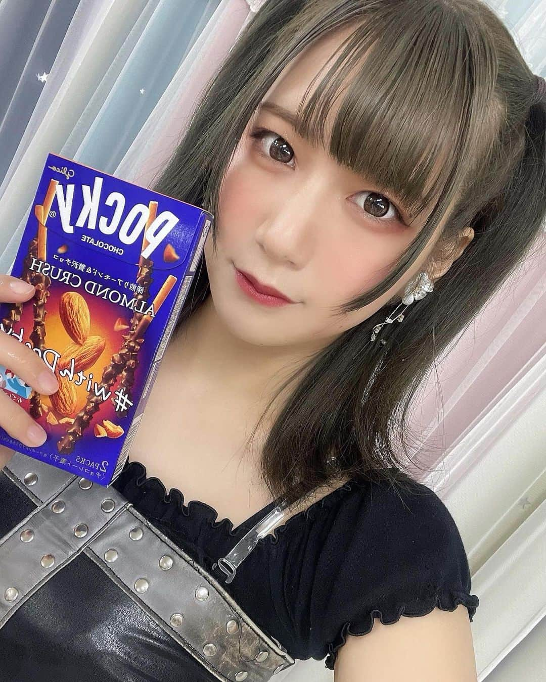 美羽えりさんのインスタグラム写真 - (美羽えりInstagram)「ポッキーの日大遅刻(̨̡ ᯅ̈ )̧̢(̨̡ ᯅ̈ )̧̢՞🍫ｱﾜﾜﾜ . ﾊﾟｸｯ . #ポッキーの日 #プリッツの日 #1111  #ハーフツイン #ツインテール  #オリーブカラー #アイドル #pocky #pockyday #twintail #japaneseidol #photography」11月14日 12時45分 - erimihane02