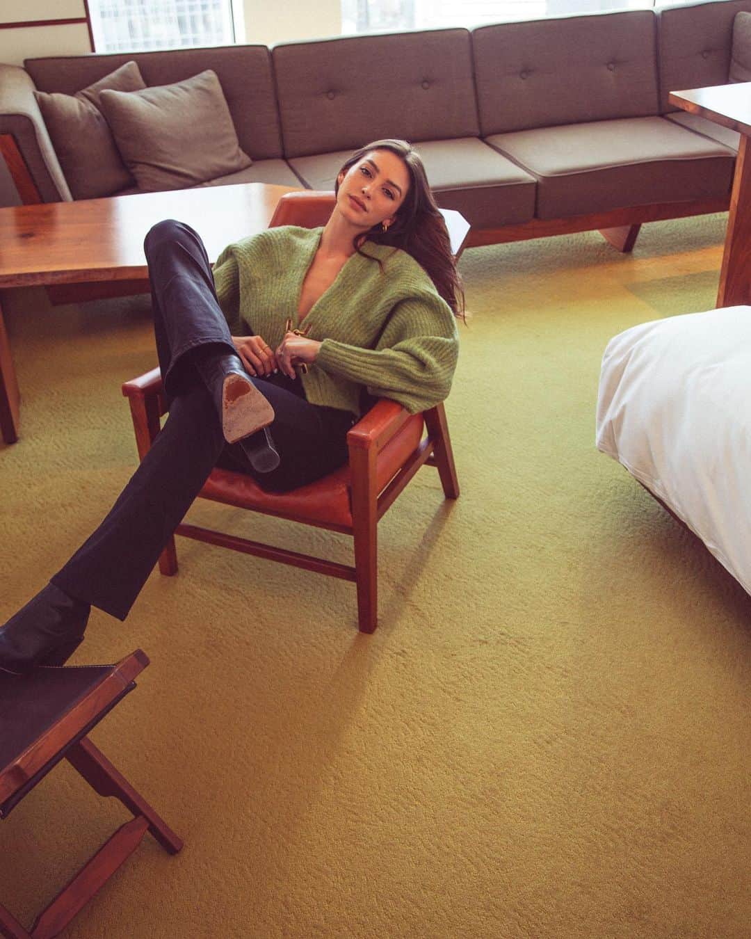 セリーヌ・ファラクのインスタグラム：「First post in Japan! So happy to be back, it’s been awhile hasn’t it? I hope to see  familiar and maybe even some new faces. Thank you for all the welcoming messages! Currently making myself comfortable at @andaztokyo 🇯🇵 🤍」