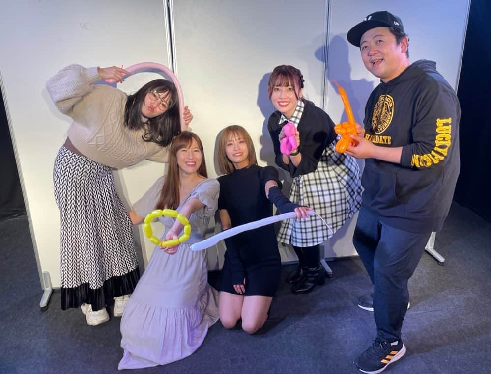 伊藤俊一のインスタグラム：「月刊まりーな１１月号！！ プロフィールの「特技」を 増やそう！！と言う企画！  主役のまりーなは一個も 特技増えなかったけど 出演者さんみんなの個性や 意外な一面見れて最高でした！ このぐらいの人数だと ここを深掘り出来るから これはこれで良いやね！」