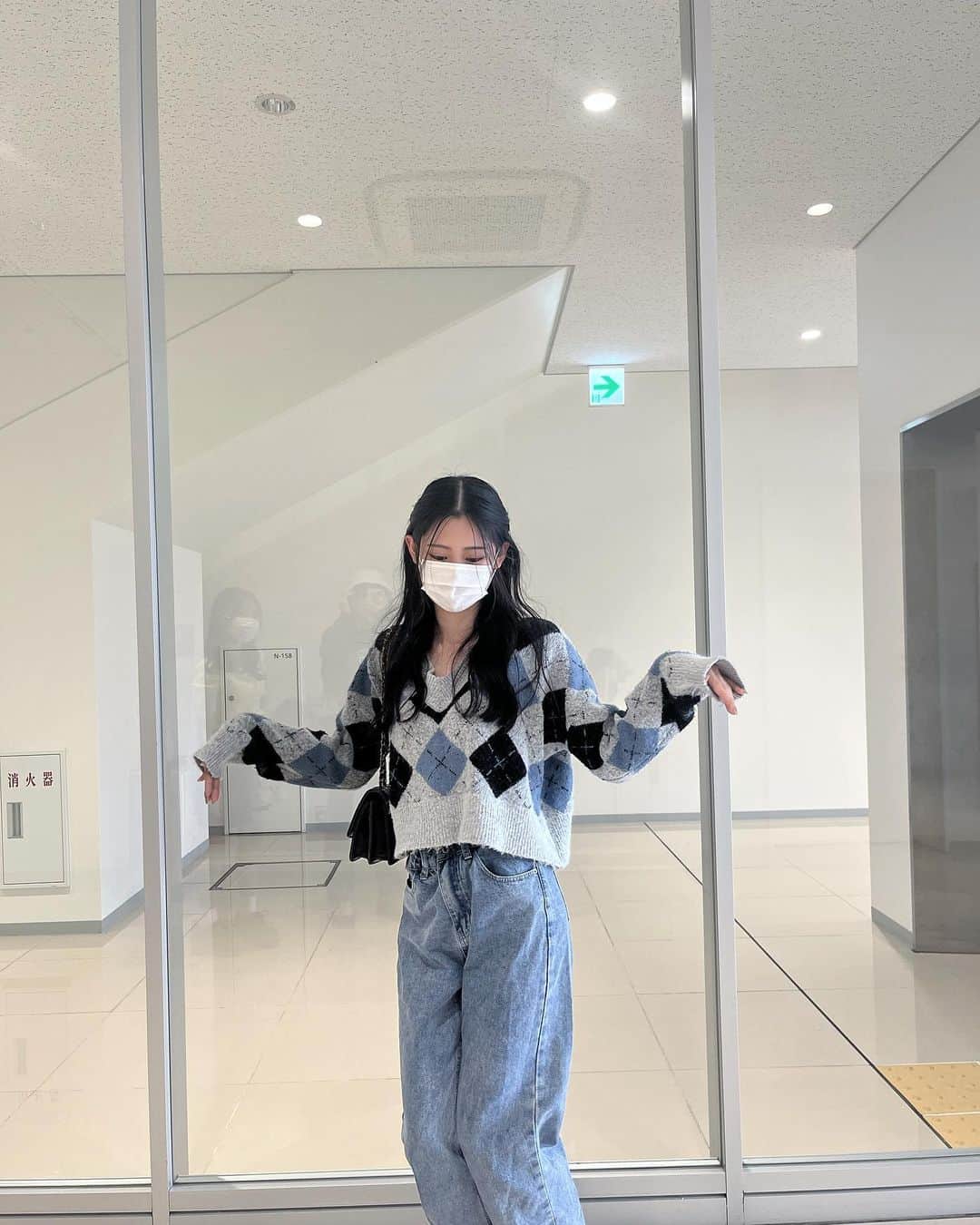 千葉雪乃のインスタグラム：「今日は雪が降りました❄️ ❄  今日好き4話是非見てください♥     #今日好き #沖縄編 #ハーフアップ #ニット #セーター」