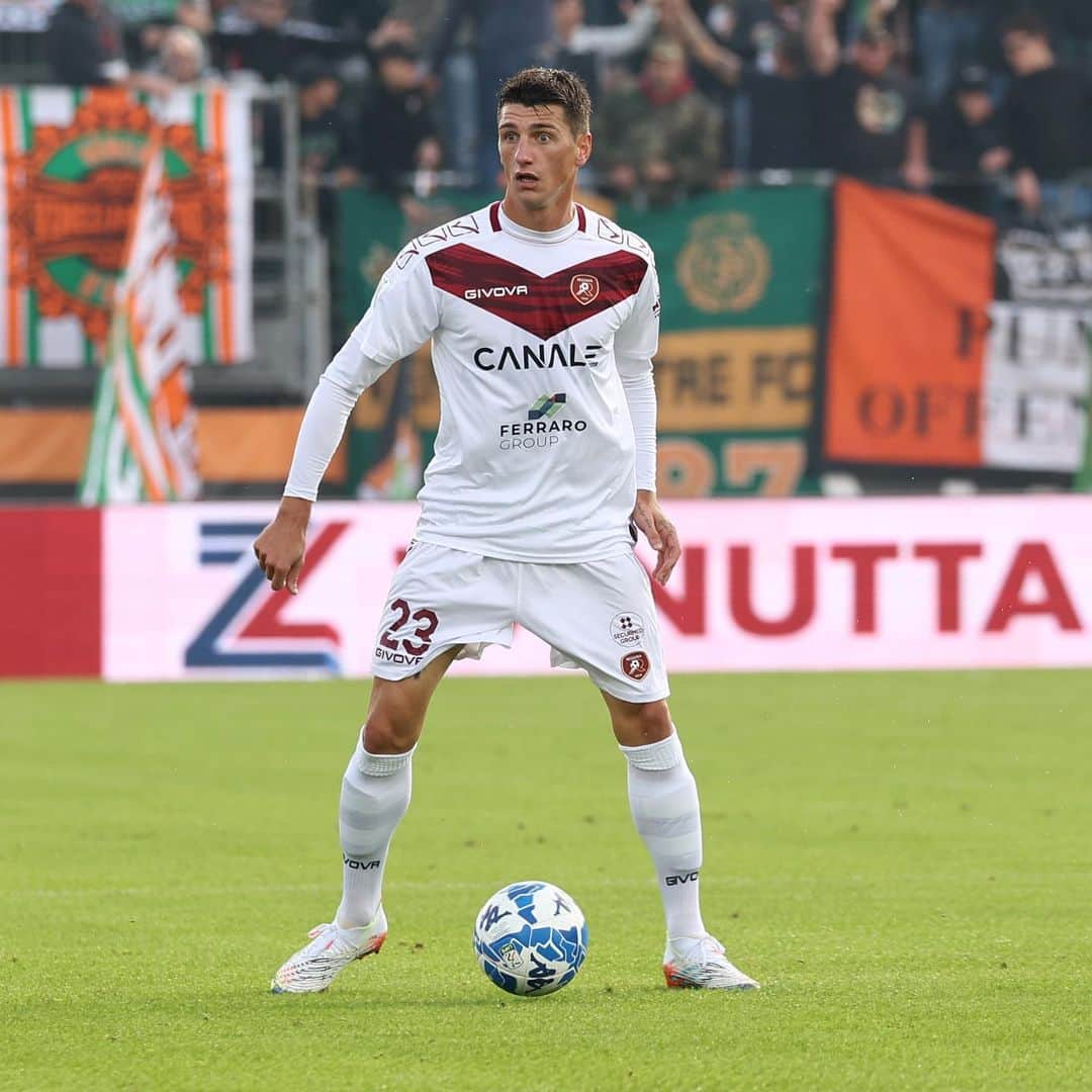 ミケーレ・カンポレーゼのインスタグラム：「Una vittoria in laguna . Avanti Reggina 🇶🇦 #serieB#VeneziaReggina#stadiopenzo」