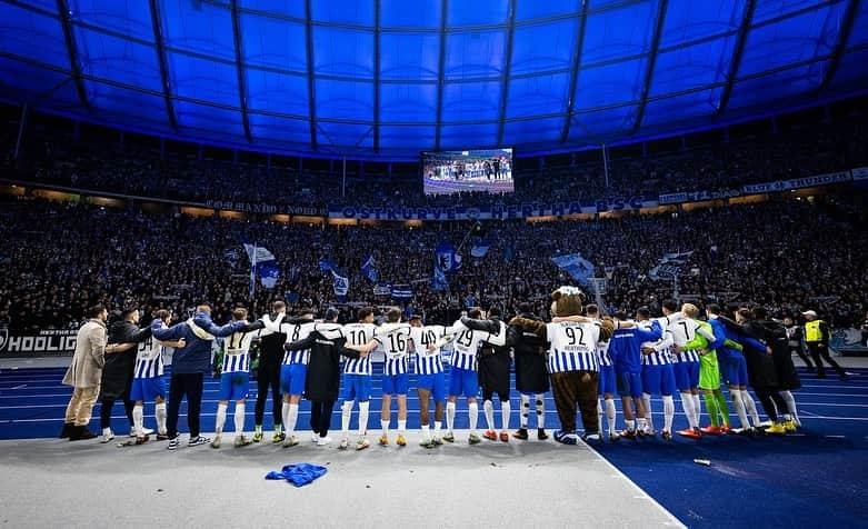 マルヴィン・プラッテンハルトのインスタグラム：「Vielen Dank für Euren Support 🔵⚪️ #zusammen #12termann #hinrunde #2022 #shhht #weitergehts #hahohe」