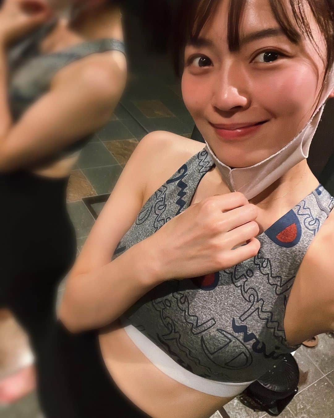 伊藤しほ乃のインスタグラム：「最近改めて思うけど、  毎日いっぱい食べて🍚、いっぱい動いて🏃‍♀️、いっぱい寝てる🛌。笑  レッスンがない日は、 朝近所をランニングする事が多いんだけど、ゆっくり目に30〜40分くらいがちょうどいい感じがしてます🙆‍♀️  ランニング習慣づけたいけど出来ない人は、そんなに気合いをいれずにゆーったり軽いジョギングから初めてみて🏃‍♀️！ 脳と身体がすっごくスッキリして1日が充実するよ✨  明日から寒いって⛄️ みなさん体調に気をつけて元気に過ごしてね😊！  『Eating well, sleeping well, and exercising well』  #ランニング女子」