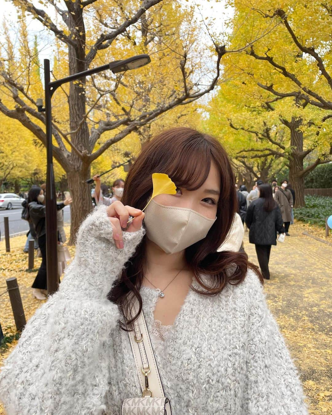 富金原佑菜のインスタグラム：「黄色で秋を感じてきました🍂🍁」