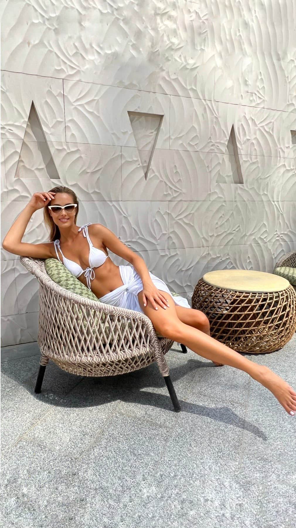 ヴィクトリア・ヴァルガのインスタグラム：「Daydreamin’ in @vamaswim 🌴🤍」