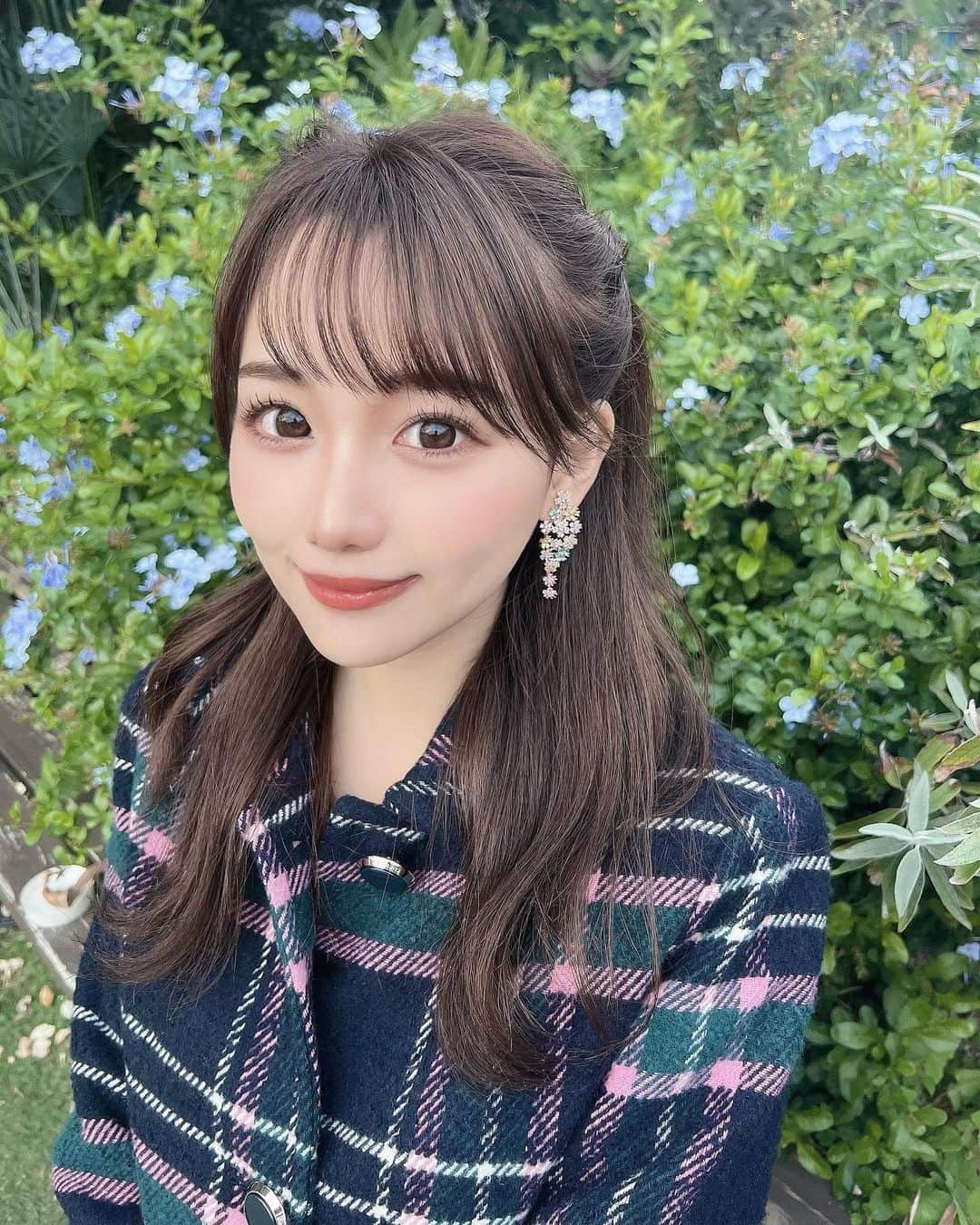 のインスタグラム：「⋆  最近ハマってるハーフツイン♡  @thehanybijoux_official のイヤリングがとってもお気に入りなんです🥺🤍  ブーケようなデザインになっててとっても可愛いんです🫶🏻  #ootd #fashion #instafood #instagram  #hairstyle #outfit #code #instafashion  #ファッション #撮影 #ヘアスタイル #ヘア  #コーディネート #コーデ #今日の服 #イヤリング #hany #thehany」