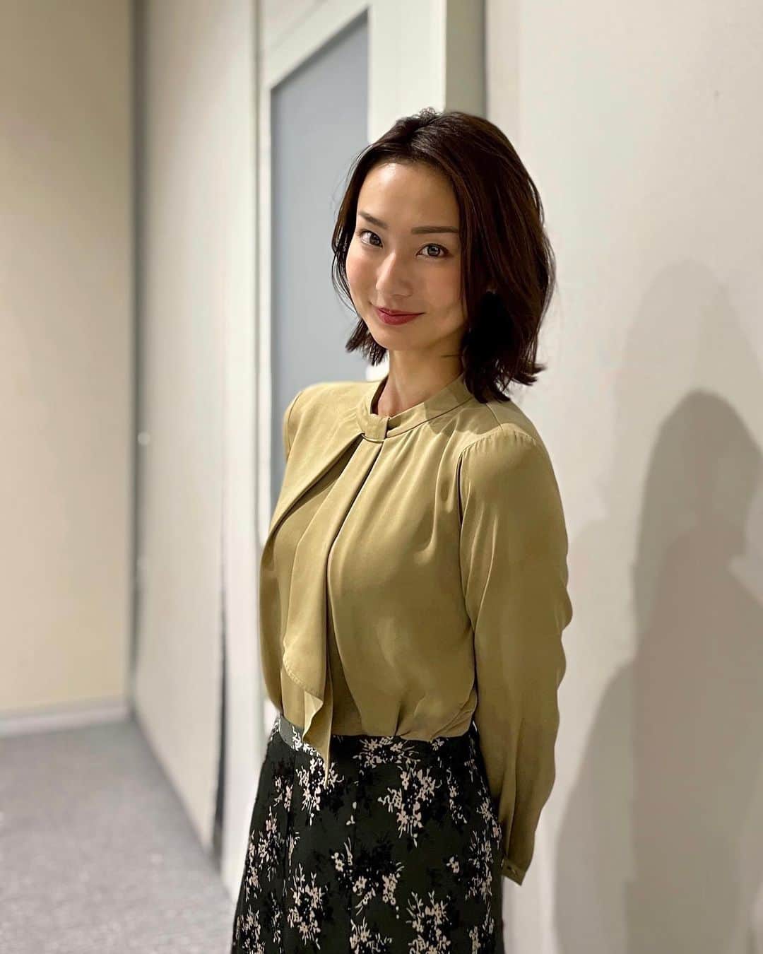 のインスタグラム：「⁡  ⁡今日は月曜だけど、ABEMA「倍速ニュース」担当しました〜見てくれた方ありがとうございます！ 今日は記者解説コーナーがなくて、コメント紹介たっぷりでしたね。 いつも通り水曜も「倍速」担当しますので、また明後日に👋   #テレビ朝日アナウンサー #本間智恵 #ABEMA #倍速ニュース」