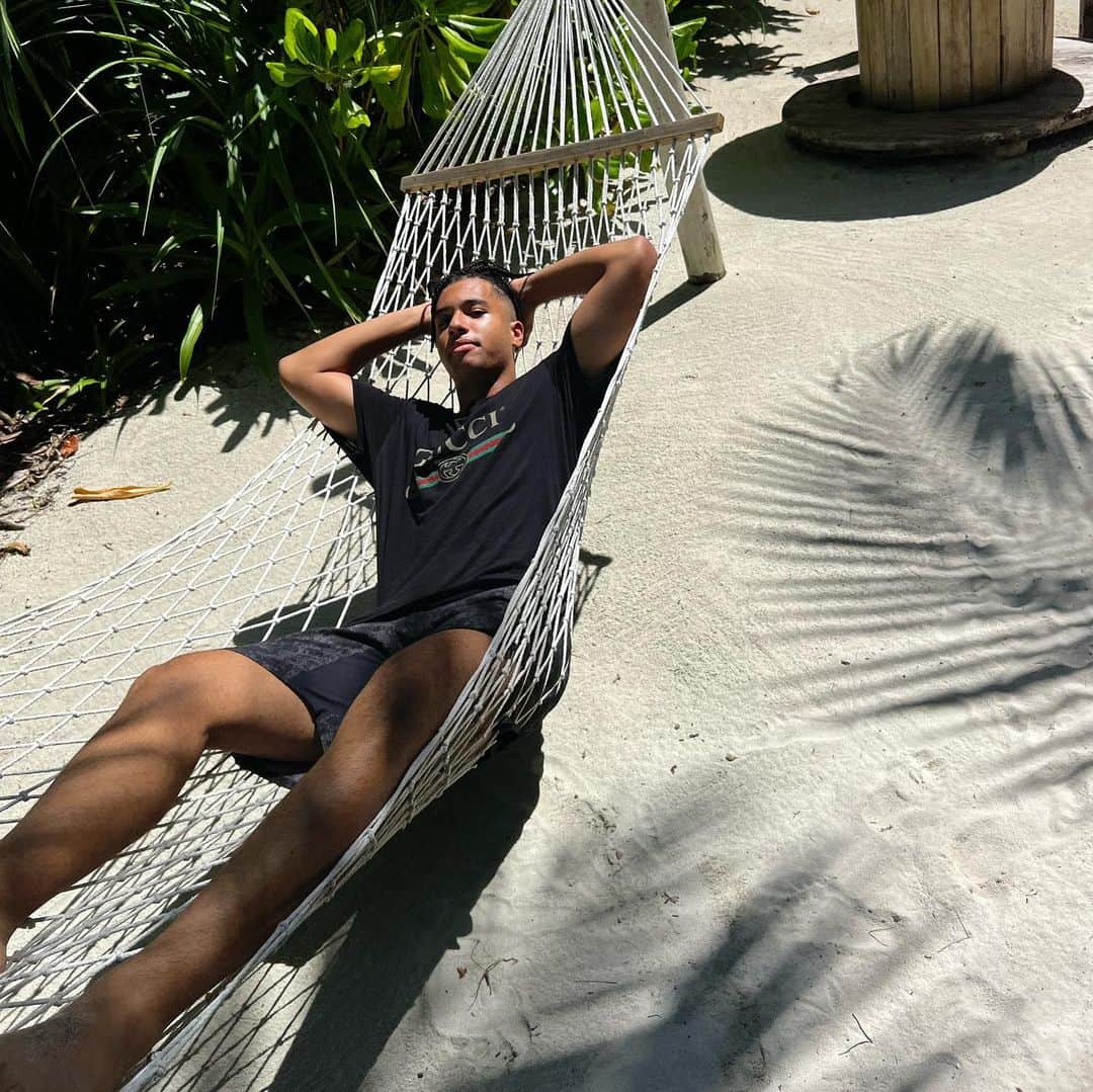 ロナウド・アパレシド・ロドリゲスさんのインスタグラム写真 - (ロナウド・アパレシド・ロドリゲスInstagram)「Happy Birthday my boy! I wish you all the best. God bless you. May your all dreams come true. I will always be here for you. Love you 🎂🎊😘❤️🙏🏾 @naldinho_r10」11月14日 21時06分 - naldo29_oficial