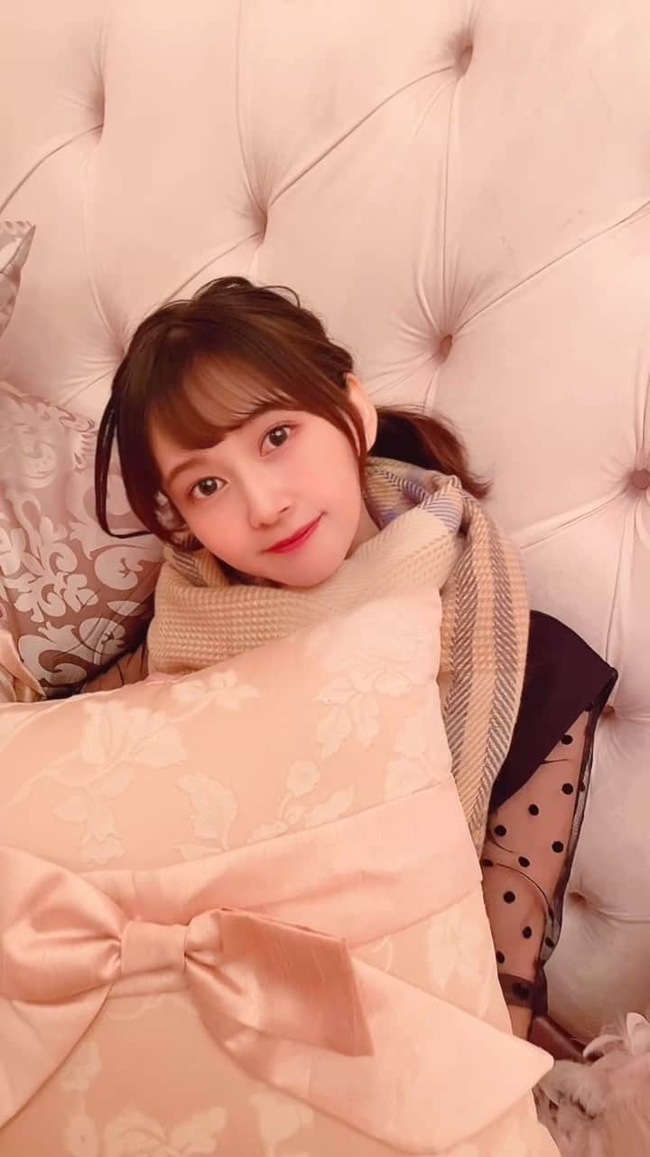 金久保マユ（ぼんぼん）のインスタグラム：「ビジュアル撮影🐤 12月の舞台「死神自営業」の撮影風景です！ 　　 沢山グッズあるみたいなので 是非楽しみにしててください( ੭ ˙꒳​˙ )੭ 　　 　　 #ツインテール#ショートカット#ミディアム#垢抜け#ゆめかわいい#ラルム#美意識向上#ワンピース#きょコ#カフェ#いいね#おんなのこ#ヘアアレンジ#女優#写真#ポートレート#被写体#オススメ#game#gamegirl#cafe#amongus#animegirl#love#game#manga#followforfollowback」