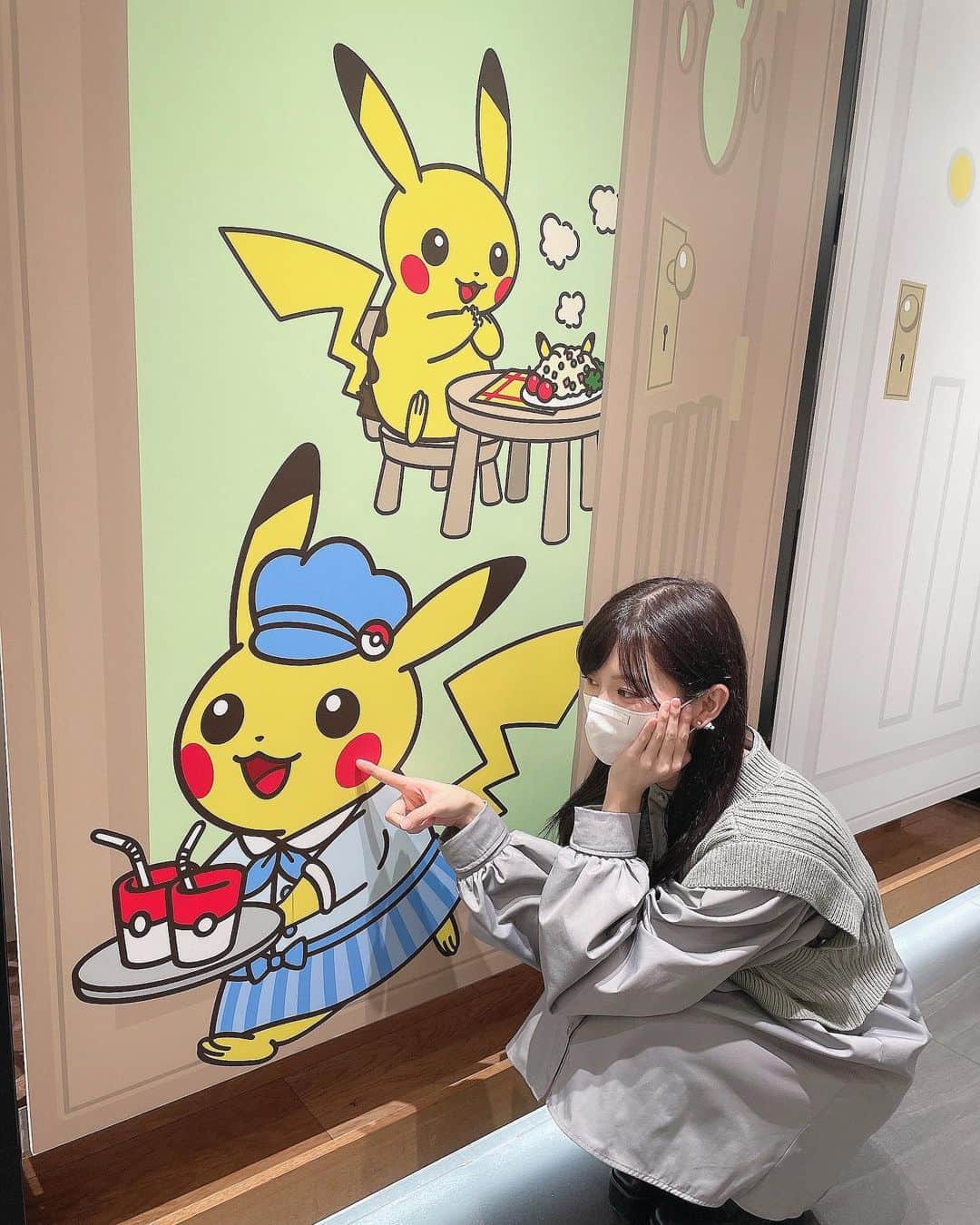 のインスタグラム：「この間小麟とポケモンカフェに行ってきたのー！ ピカチュウ沢山いた！可愛すぎた❤️ . . #ポケモン #ポケモンカフェ #cafe #pokemon #ピカチュウ #pikachu」
