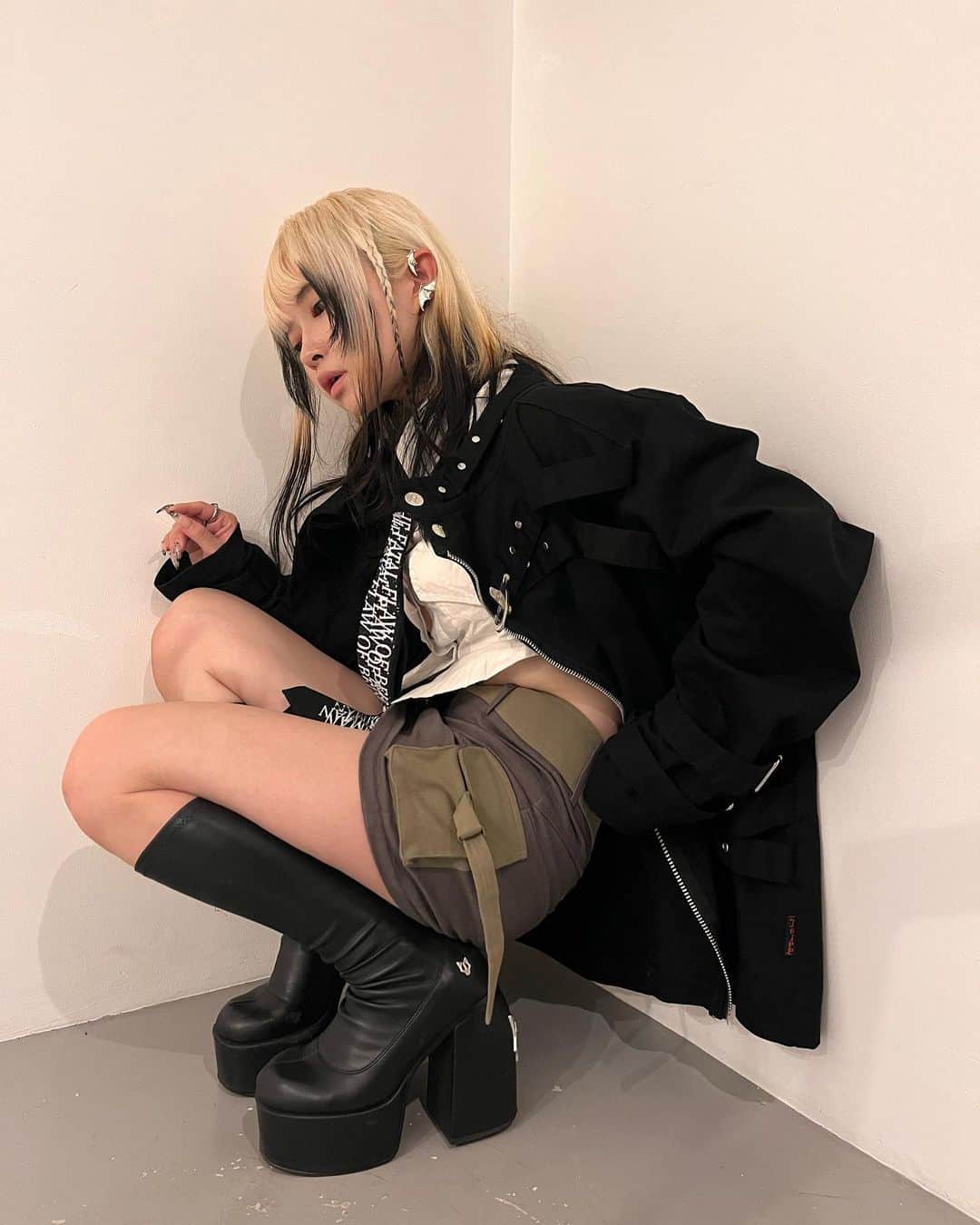 なつかのインスタグラム：「to shield me from Evil ☿」