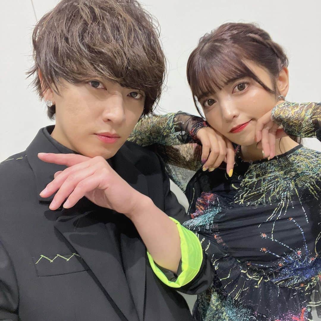 のインスタグラム：「日本テレビ「歌のシン・トップテン」 にてスタジオゲストとパフォーマンスゲストとして出演させて頂いた時の写真載せてなかった、、！🥹  昭和の名曲メドレーということで 「なごり雪」「恋人はサンタクロース」のに曲を歌わせて頂きました🥳🎤  衣装タグ付けしておきます！」