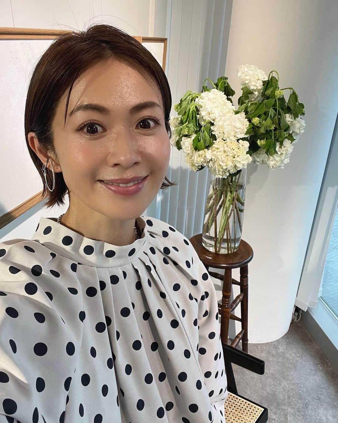 畑野ひろ子のインスタグラム：「襟元のデザインも素敵🖤」