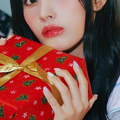 NMIXXさんのインスタグラム写真 - (NMIXXInstagram)「NMIXX 1st INTERMIXXION SINGLE <Funky Glitter Christmas>  Concept Photo 1 #지니 #JINNI  2022.11.23 6:00PM (KST) 2022.11.23 4:00AM (EST)  #NMIXX #엔믹스 #Funky_Glitter_Christmas」11月15日 0時06分 - nmixx_official