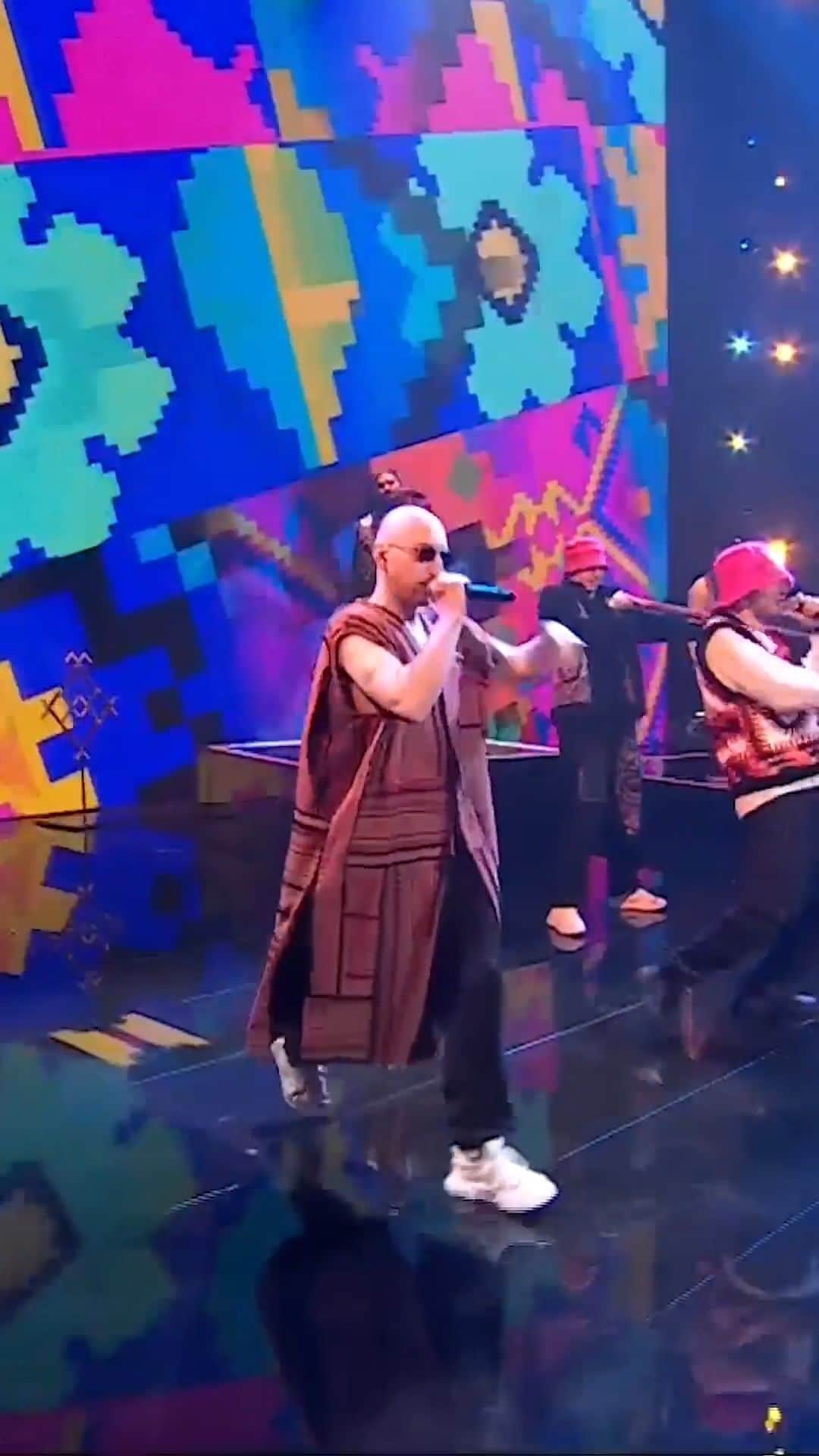 MTV EMAのインスタグラム：「Honoured to have #Eurovision winners Kalush Orchestra at the 2022 #MTVEMA representing Ukranian culture. 🇺🇦」