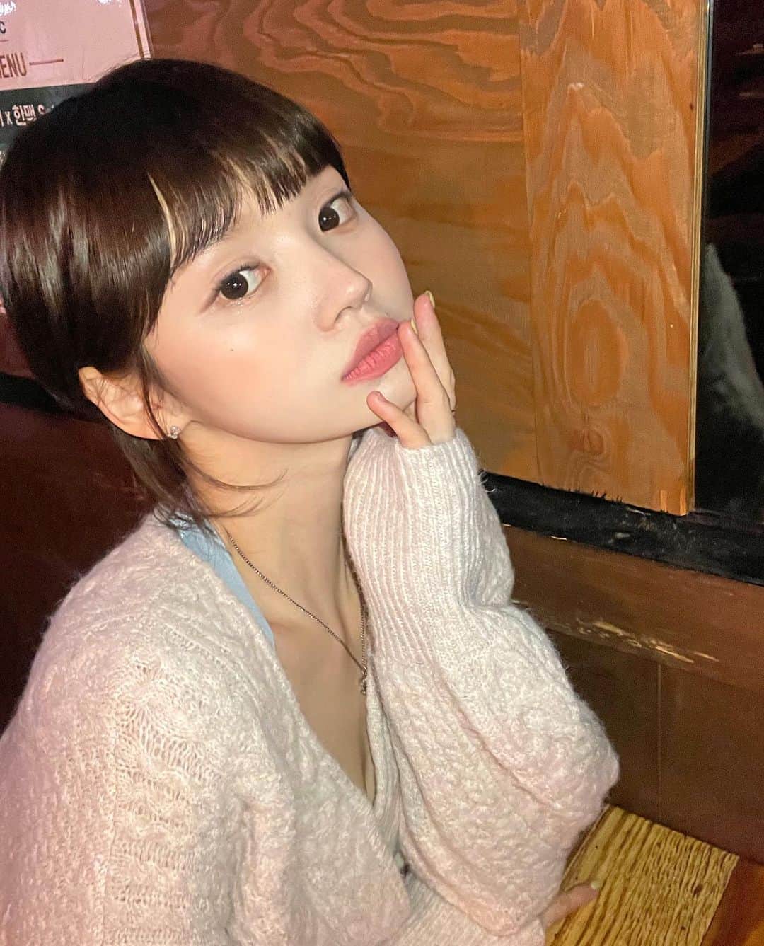 Yoonbitnaのインスタグラム：「#협찬  마곡점 선에스테스파에서 울트라 리프팅으로 관리 받았는데,  확실히 쳐져 있던 볼이 탄력이 생기는 기분🥹..  친절하게 기초부터 꼼꼼히 설명해주시고 케어해주셔서 믿고 맡길 수 있었습니당!🫶🏻 @sunesthespa_magok」