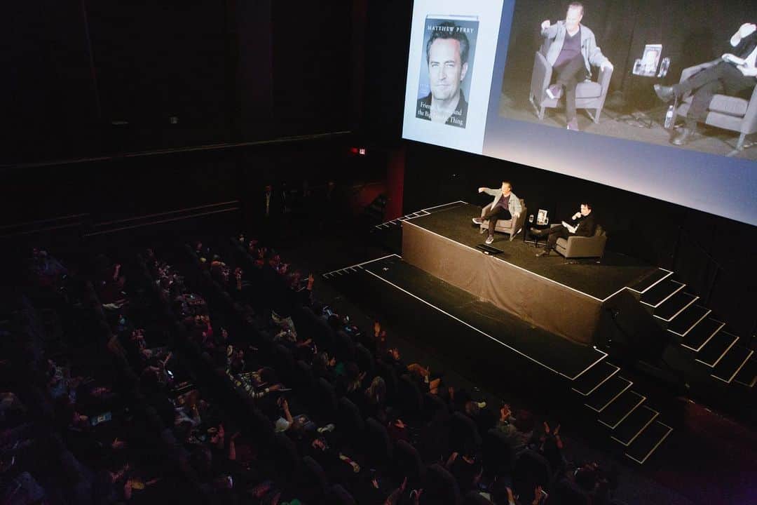 マシュー・ペリーのインスタグラム：「Oh Canada, how I’ve missed you! So nice being back to my home country to share a glimpse of my story with you all. To all of you who have come out to listen to me speak about my journey at @hotdocs_ - it means the world, thank you. #friendsloverbook」