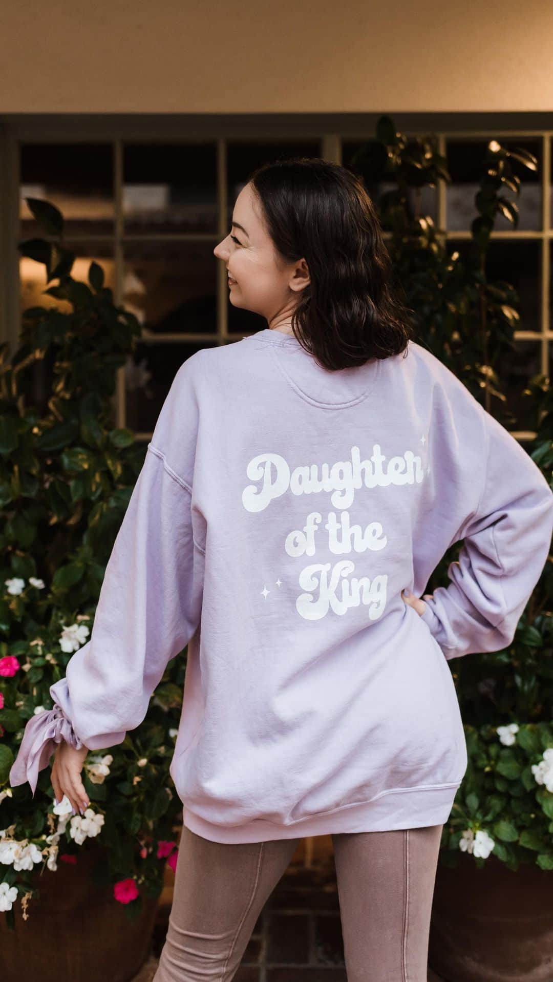 Meredith Fosterのインスタグラム：「The @meredithfoster collection is LIVE! This collection is a sweet reminder of your identity in Him! You are a daughter of the King. You are loved, known, seen and cherished.  Grab yours now + each order receives a free Daughter of the King sticker!!  #christian #christianliving #christianreels #dailyaffirmations #dailydevotional #dailymotivation #dailyencouragement #inspiration #inspirationalreels #bibleverse #bible #shereadstruth #goodnewsfeed #christianclothing #christianapparel #clothedinloveboutique」