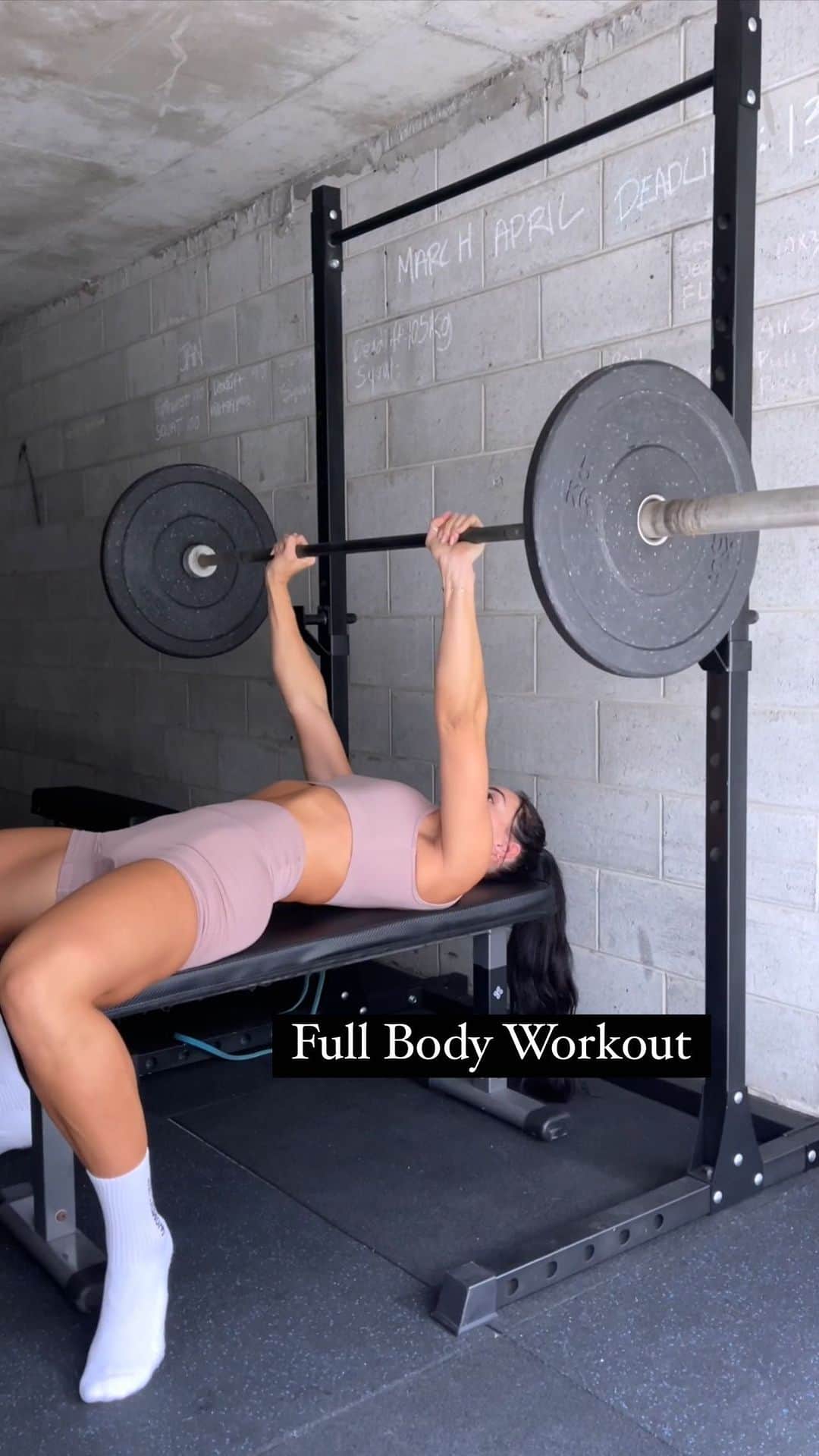 Danielle Robertsonのインスタグラム：「So many things to announce in this one post… okay well there’s two things:  1️⃣ Just posted this full workout on YouTube. Head to YouTube.com/Dannibelle or click the link in my bio for the full training session   2️⃣ The @womensbest Deal of the Day is now on!! All Black leggings only $14.99 USD   Don’t miss out on this deal 🔥 link in bio to shop @womensbest Black Friday Sale AND you can also check out this new YouTube 🥰」