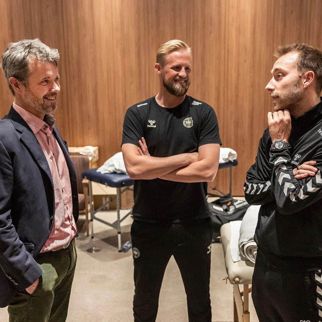 のインスタグラム：「Et sidste besøg af Hans Kongelige Højhed, Kronprins Frederik inden vi i morgen rejser mod VM. Tak for de positive ord med på vejen. Vi vil gøre alt for at gøre Dem og Danmark stolte 🇩🇰」