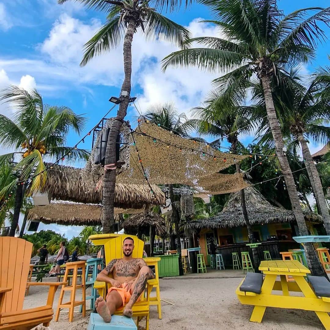 ジェイソン・デイビッドソンのインスタグラム：「Time to recharge 🏖☀️🔋」