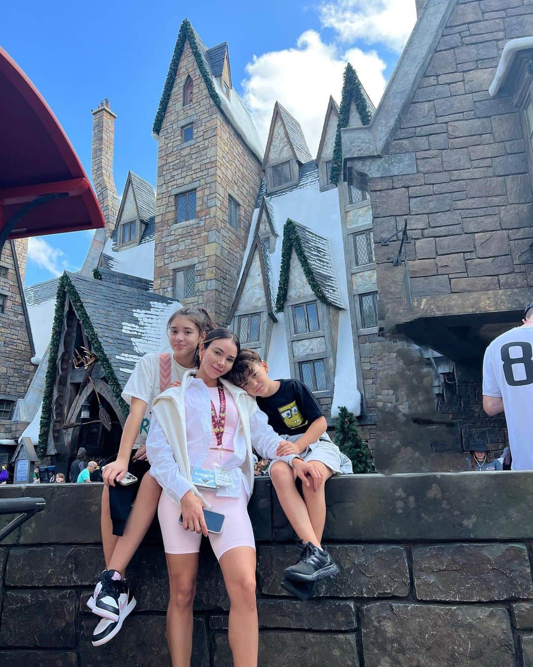 ジェシカ・スターリングのインスタグラム：「Creando lo que serán recuerdos inolvidables… Porque el mejor regalo que le puedes dar a alguien especial, es tu tiempo, Atencion y amor. Esas sonrisas, esos momentos, los consejos que das, ese entusiasmo y positivismo que logras transmitir… Es la huella que dejas dentro de las personas. Esa marca o esa sensación que tiene la gente al recordarte. Acá siempre para ustedes!! LOS AMO❤️❤️ #bestmoments #love #lovemylife #myfamily」