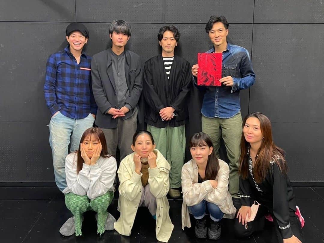 池田努のインスタグラム：「舞台『CLOSER』、ただいま絶賛稽古中です！本当に素晴らしい戯曲です。  生々しく強烈な愛の物語、目が離せないシーンばかりです。 僕もどこまで自分を曝け出せるか、心を開けるか、挑戦です！  一般チケット販売も開始しました😃 イベント割もあり、お得にチケット購入できます！ どうぞよろしくお願いいたします🤲」