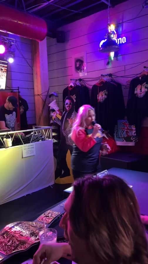ハルク・ホーガンのインスタグラム：「#hoganshangout #clearwaterbeach Monday night #karaoke brother!!!」