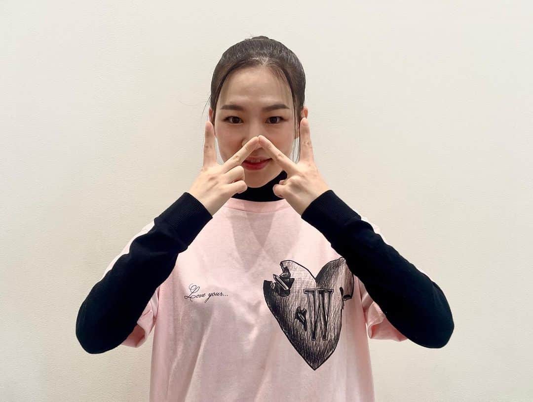 ハン・イェリのインスタグラム：「W매거진 유방암 인식 향상 캠페인!! 함께 해주세요~   #LoveYourW  #LoveYourW2022 @wkorea」