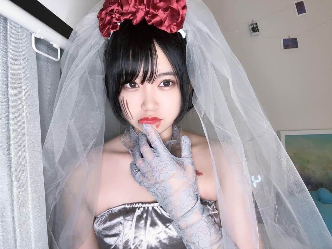 のインスタグラム：「ハロウィンコスプレ第一弾 ゾンビ花嫁👰💍  結婚してあなたもゾンビになる？🧟‍♀️  #ハロウィン#コスプレ#ゾンビ#仮装#halloween#wedding」