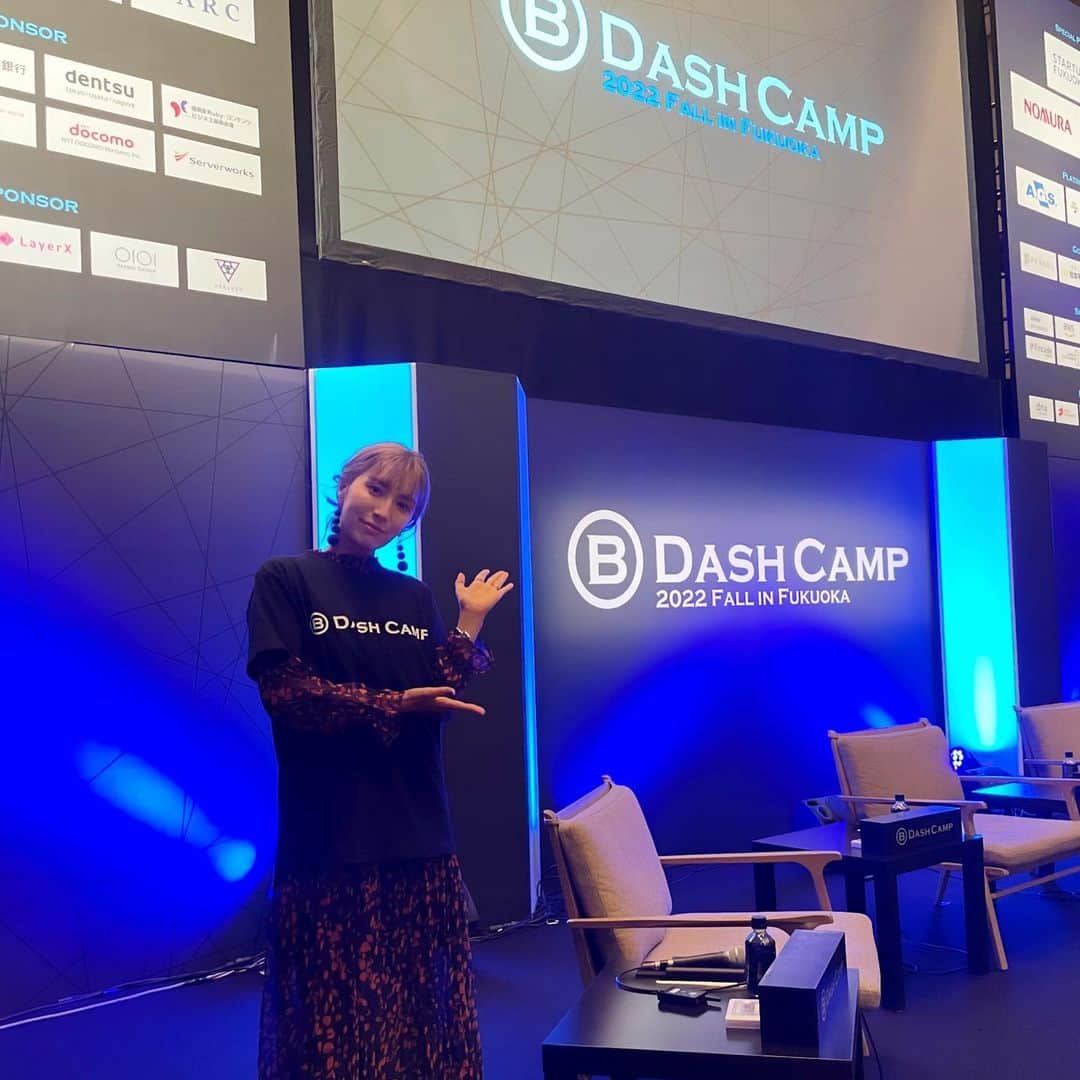 木村まこさんのインスタグラム写真 - (木村まこInstagram)「mc🎤  ☑︎B DASH CAMP インターネット業界の第一線で活躍する経営者や著名人が集結する日本最大規模の招待制カンファレンス  久しぶりにB DASH CAMP 関わらせていただきました🎤 専門用語もたくさん飛び交う現場で行くたびに勉強させてもらう✏︎という感じなんですが ピッチコンテストも白熱しここでしか聞けないセッションもたくさんあり今回もとても刺激をもらいました.ᐟ.ᐟ  これからワクワクするようなモノを生み出すみなさんの頭の中が本当に気になった💭  . .  最近は司会業で復帰させてもらってます🤲 いろんな現場に行くのがとても楽しいです𖤣𖥧𖥣𖡡𖥧𖤣 ほんとお陰様です🤲 ありがとうございます♡  お声かけお待ちしてます🙇🏻‍♀️🙇🏻‍♀️  #mc #福岡司会 #bdashcamp  #更新してなさすぎた」10月22日 20時15分 - maco_kimura