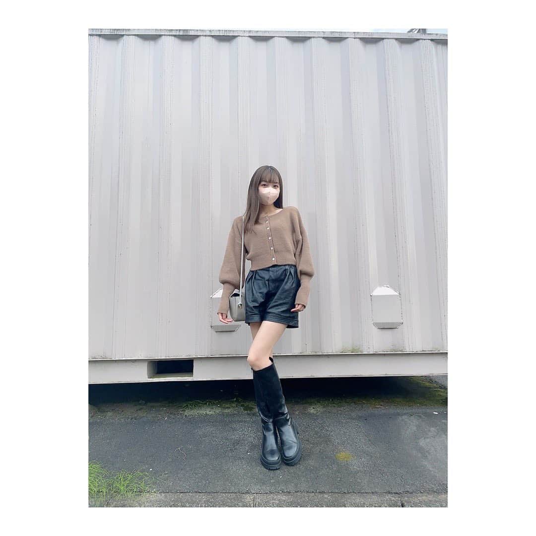 小西杏優のインスタグラム：「今日の私服♡⸝⸝‪   #秋服  #ブーツ  #ニットカーディガン」