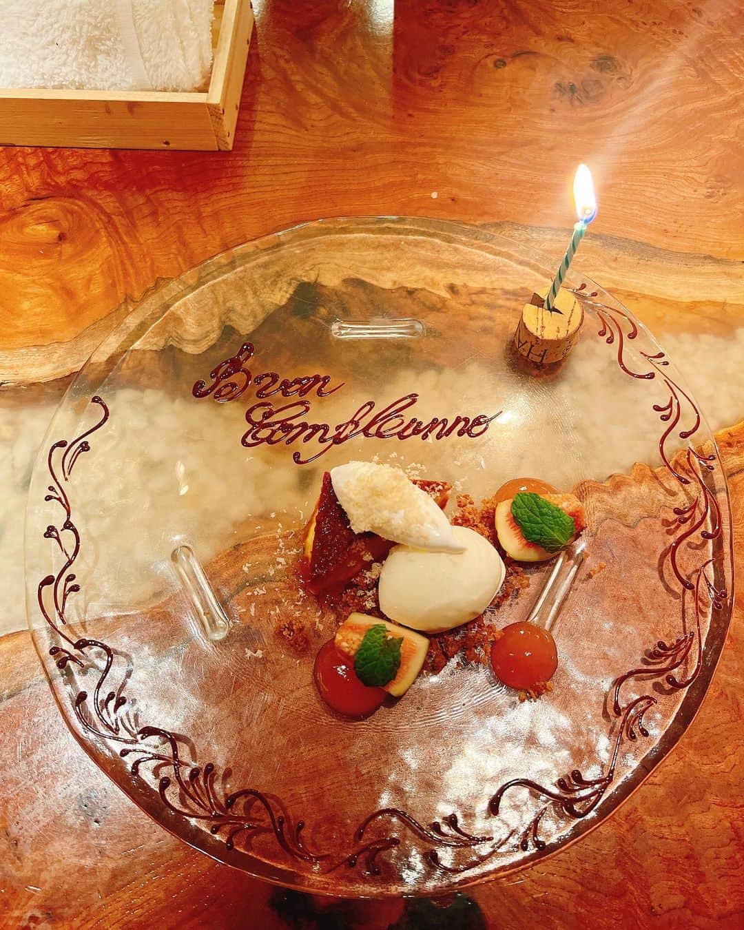 明日花キララさんのインスタグラム写真 - (明日花キララInstagram)「【ケーキのまとめ🎂🤍】 今年もたくさんの可愛い可愛いケーキを ありがとうございます🥹 素敵な方々に囲まれてこんなにお祝いしていただけて 凄く幸せだ👸🏼 今日はBirthday Partyなの☁️☁️ とてもたのしみ🥂」10月22日 12時28分 - asukakiraran