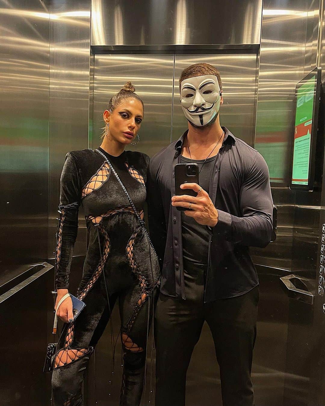 Jonas Sulzbachのインスタグラム：「Bora pra noite 🖤」