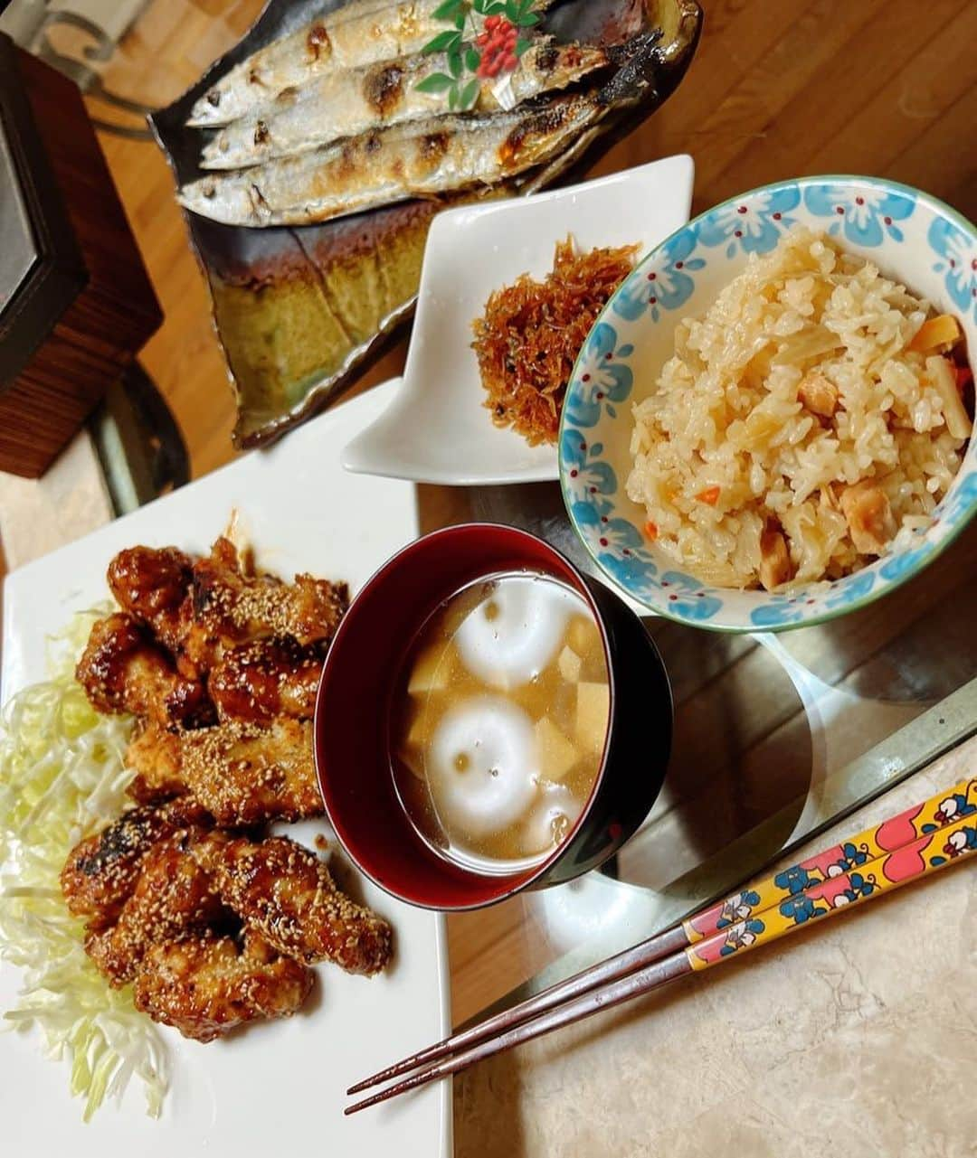 愛場れいらさんのインスタグラム写真 - (愛場れいらInstagram)「#秋ご飯　🍚🍁🐟　#自炊 ❤︎ごぼう鶏肉の炊き込みご飯 ❤︎甘辛チキン ❤︎さつまいもの味噌汁 ❤︎揚げ出し豆腐　那須 ❤︎お好み焼き ❤︎レモンクリームパスタ など💓🐹  #料理記録  #自炊女子」10月22日 13時07分 - aibareira2