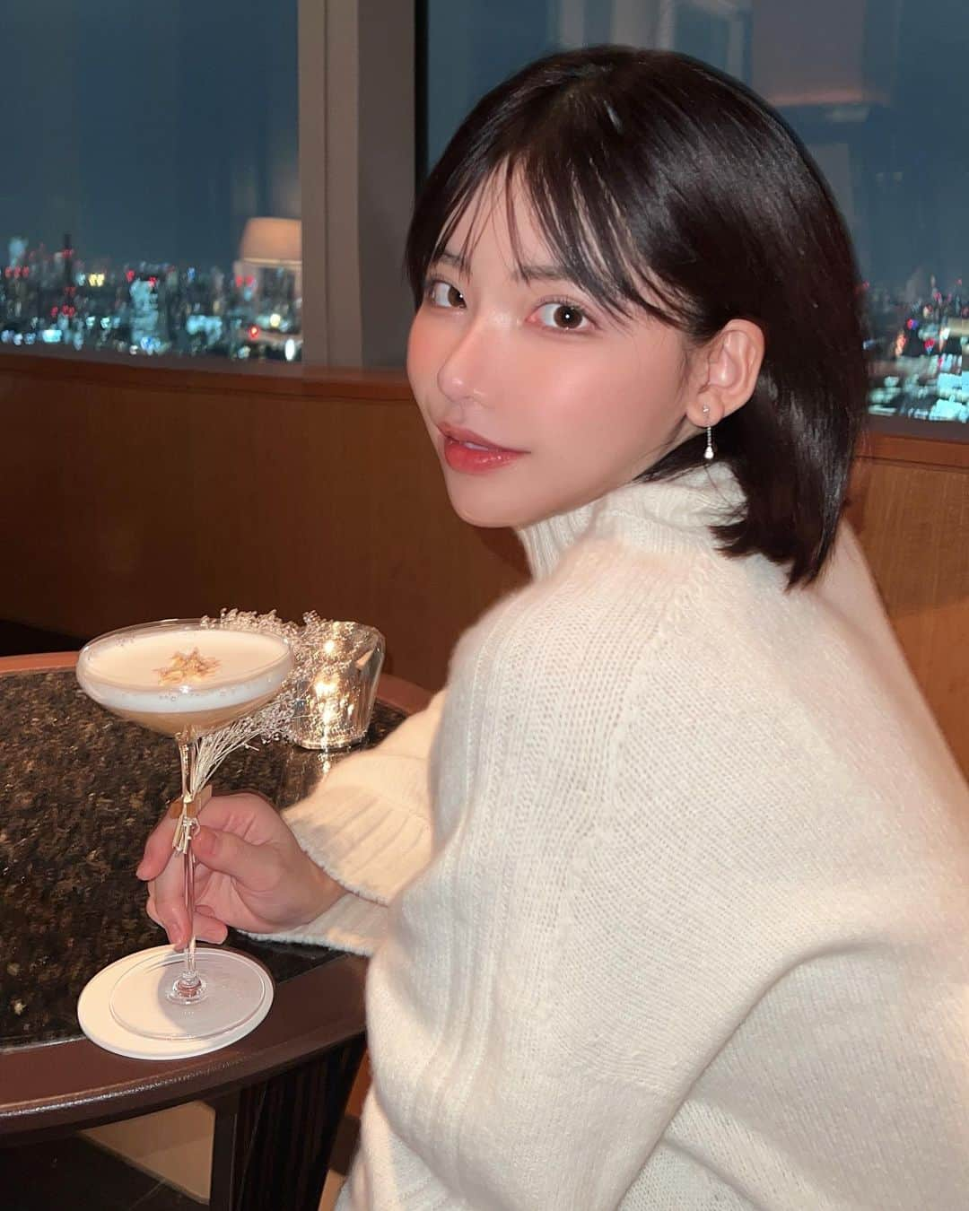 深田えいみさんのインスタグラム写真 - (深田えいみInstagram)「白ニットコーデハマってます⛄️」10月22日 13時45分 - eimi0318