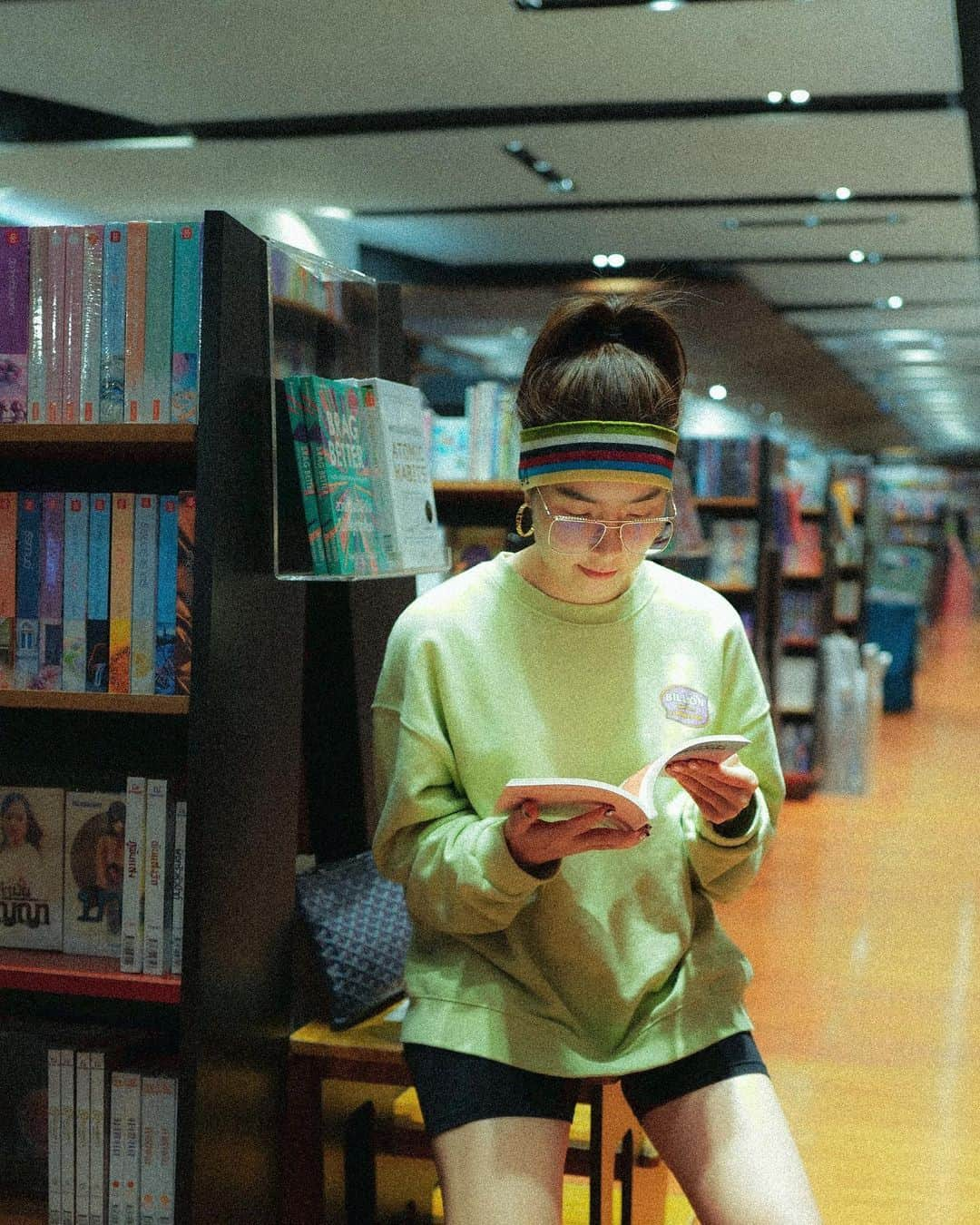 GYEON SEOさんのインスタグラム写真 - (GYEON SEOInstagram)「_* 📚📖👓 . . #gomdorishotz」10月22日 14時35分 - queengyeon