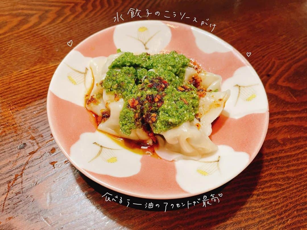 魚金さんのインスタグラム写真 - (魚金Instagram)「【試食会レポ📝】 @tominsakaba_uokin   11/7(月)リニューアルオープン📣 『都民酒場魚金-神保町』の試食会の様子をお届けっ\( ˆoˆ )/  どのメニューが商品化されるのでしょうかっ🤔 食べてみたいものあったら、コメント欄でぜひ教えてくださいー♥︎  ▶︎パリパリピーマン🫑 これは鉄板メニューですね♡ ただ、添えてある青唐辛子味噌が、ピリどころじゃない辛🔥笑  ▶︎とろっとろの豚足🐽 実は豚足得意じゃないんですが、これは食べれた！！そしてスープ最高。 ここに麺入れて、最後ソーキそばにしたらもうたまらんやろな。。  ▶︎林SPFポークのハムカツ 「サクッ」とほぼ同時に「じゅわぁ〜」なのよ。うまい。 あと、こんなに分厚いのに重たくないのは、やっぱり林SPFポーク🐖  ▶︎麻薬玉子🥚 ネーミング。笑 食べるラー油のアクセントが絶妙でした。 やっぱり最強だよね。 これと、豚足頼んで、更に追加麺できたらもうソーキそ…🍜  ▶︎水餃子のニラソース掛け🥟 これはぜひ、商品化してほしい逸品！ ぷりっぷりの水餃子に、ニラソースが相性抜群！  ▶︎トマトの西京味噌漬け🍅 味噌の甘みと、トマトの酸味がいい塩梅。いろいろ食べて、ちょっと一息つきたい時にピッタリ！  ▶︎鯛コチュ胡麻和え👑 はい、優勝。 鯛と春菊を甘辛いコチュジャンソースでしっかり和えてあって、食感・味わい・鼻に抜ける胡麻の香り、大好きです。 ワタシ、コレ、スキ。  ※ご覧の通り、全て個人の感想です。笑  さて、オープンまであと15日🥷🏼 準備も佳境です！！ 皆さんも、ご予約はお早めに！ ☎️070-3847-0375  【オープンキャンペーン】 全品290円📣📣📣(税抜) ドリンク、フードの390円メニュー対象🪙 ※当日仕入れの「今日のオススメ」は対象外です。  【営業時間】 16:00〜23:00(L.O. 22:00)  【定休日】 土・日・祝・年末年始  #魚金 #都民酒場魚金 #神保町グルメ #三田線グルメ #半蔵門線グルメ #東京グルメ #居酒屋グルメ #居酒屋デート #神保町デート #豆皿料理 #小皿料理 #日本酒で乾杯 #韓国グルメ #日本酒🍶 #オープン準備中 #uokin #tokyo #tokyoizakaya #tokyodinner #jinbocho #japaneseizakaya #tokyorestaurant #sake #japanesesake」10月22日 15時42分 - uokin_koho