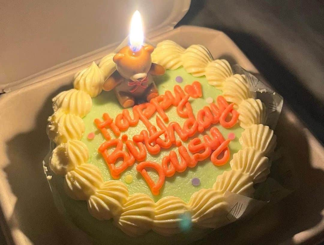 ソ・シネさんのインスタグラム写真 - (ソ・シネInstagram)「생일은 지났지만 요즘 매일 생일처럼 지내요🧸  축하해주신 모든 분들 정말 고마워요🫶🏻💞」10月22日 16時51分 - seoshinae