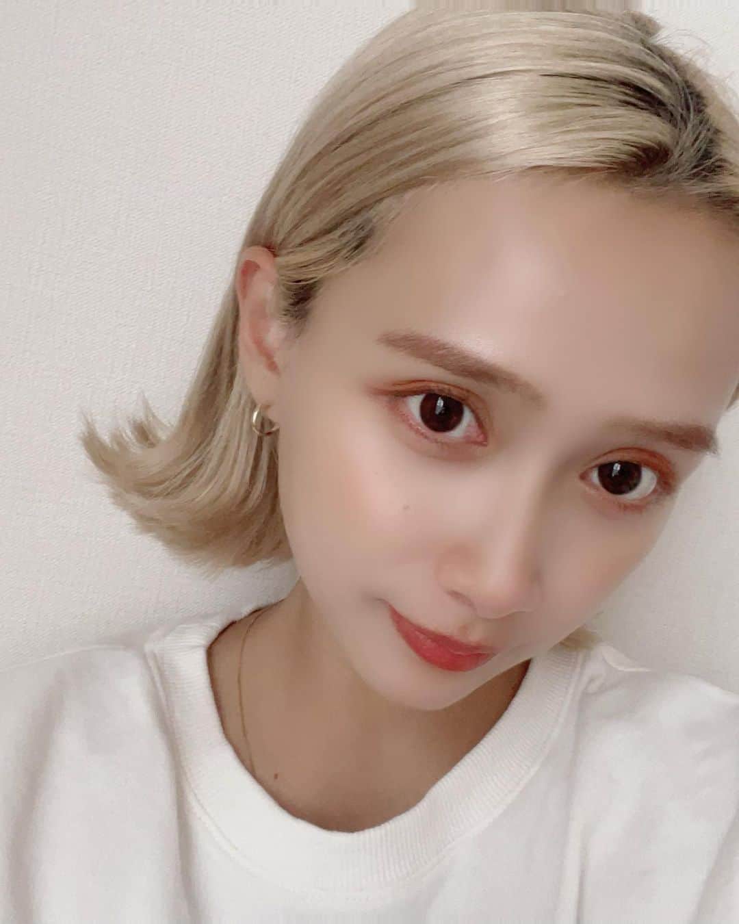 望月リカさんのインスタグラム写真 - (望月リカInstagram)「. . #きょうのからこん . 今日もモアコンさまから ご提供いただいたカラコンの 紹介です🫰🤍🤍 . . 今日紹介するのは、 #フェリアモ の #アフォフガード です🌿🌿 こちらもワンデーになります♡ . . サイズは14.2mmで ふちもぼかしてあるので ふわっとした印象で 大きすぎずに盛れます♡ . カラーはフチがダークブラウンで 中側はブラウンになってます🫣 . ふんわりナチュラルに 盛れるので、デイリー使いや オフィス、校則の酷しい学校など にもつけて行けそうです🫶🤍 . こちらもナチュラルなカラコンが 好きな方におすすめできますっ🫰 . . ＿＿＿＿＿＿＿＿＿＿＿＿＿＿＿ #フェアリモ#モアコン#モアコンタクト #アフォフガード#カラコン #カラコンレポ#ナチュラルカラコン #ブラウンカラコン#透明感カラコン#ワンデーカラコン . .」10月22日 17時45分 - rikachun_08