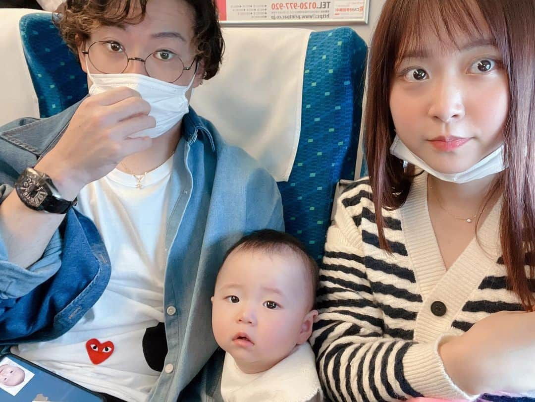 武田るいさんのインスタグラム写真 - (武田るいInstagram)「新幹線デビュー🚅💨♡ お師匠はん、すくすく成長中👶🏻🍼 たまに手を離して立つようになったよ😂  #9ヶ月ベビー #女の子ベビー #生後9ヶ月 #family #biglove」10月22日 18時18分 - rui_1002