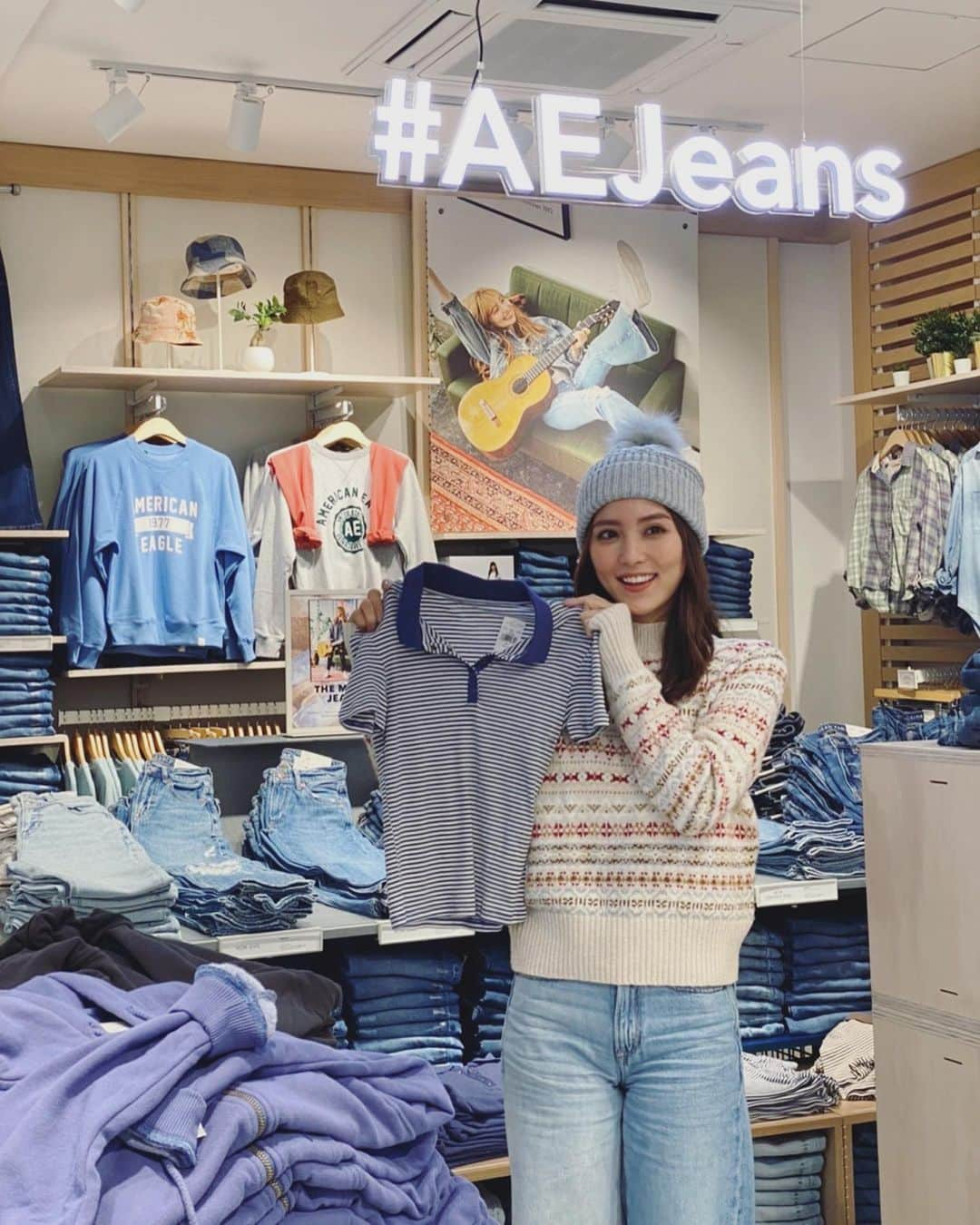 石川恋さんのインスタグラム写真 - (石川恋Instagram)「先日 @americaneaglejp 渋谷店の オープンイベントに参加させていただきました🦅 初めて足を踏み入れた店内はとても明るく素敵な雰囲気で お洋服を見ながら歩いているだけでワクワクしました！ たくさん種類のある#AEjeans も きっと皆さんのお気に入りが見つかるはずです👖💫 ぜひ皆さんもお店に遊びに行ってくださいね！ 期間限定でZineやトートバッグもプレゼント中です🎁 #アメリカンイーグル #americaneaglejp」10月22日 18時28分 - ren_ishikawa