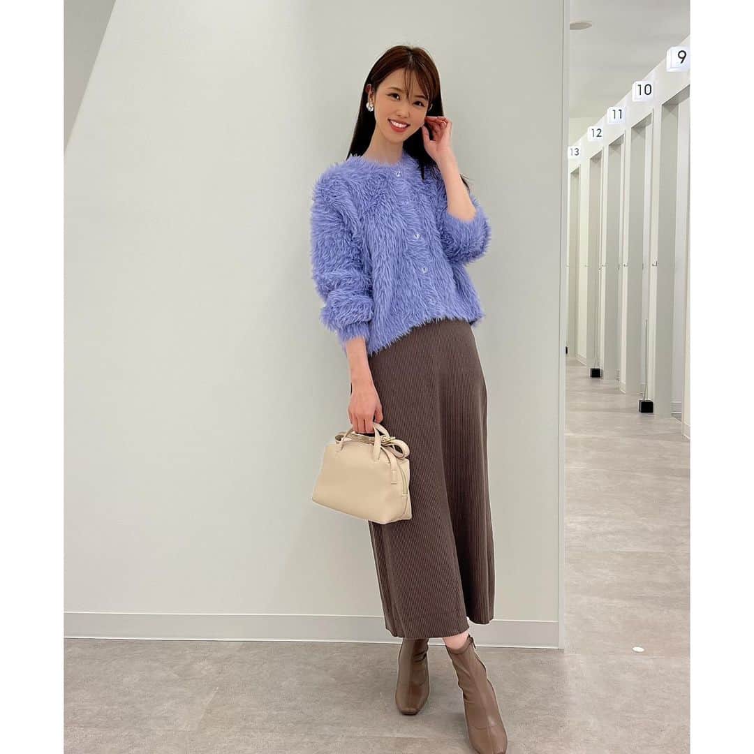 のインスタグラム：「10/21にマロニエゲート銀座5階にOPENした @gu_for_all_ 👕 . なんとGU史上、最高親切・最高便利と題されていて、店舗にはおしゃリスタというコーディネートを提案してくれるアドバイザーの方が50名以上もいるの✨🥺 . その中には骨格診断、パーソナル診断が出来るスタッフさんもいらっしゃって自分に合ったお洋服を提案してくれるの🧡 . 私もおしゃリスタの人と一緒にパネルをみながらカラー診断と骨格診断をしてもらって、 私に似合うお洋服の提案をしてもらったのが今回のコーデ⭐️ . 靴、バックも含めて全部GUなの😆💕 . 自分だと普段選ばないようなカラーやデザインの物をGUで選んでもらえるからお洋服選びに悩むって人にはほんとにオススメだよね🥰 . しかもシューズコーナーもあるんだけど、 GU店舗最大の大きさなんだって😳✨ . 今回、10/21〜11/6までは、足のサイズまで測定できる3D足サイズ診断も出来るから、 靴選びに悩んでる人にも🙆‍♀️ . このサービス全て無料ってところも ほんとにすごいよね⭐️😳 . 10/21〜10/27までは、オープン価格でいつもよりもっとお得にお買い物出来るからぜひ、 秋冬のお洋服選びに行ってみてね❤️ . . . #gu_for_all #ジーユーマロニエゲート銀座店 #gu #gupr #fashion #coordinate #155cmコーデ #wave #骨格ウェーブ #骨格診断 #パーソナルカラー #summer #ブルベ夏 #3D足サイズ診断」