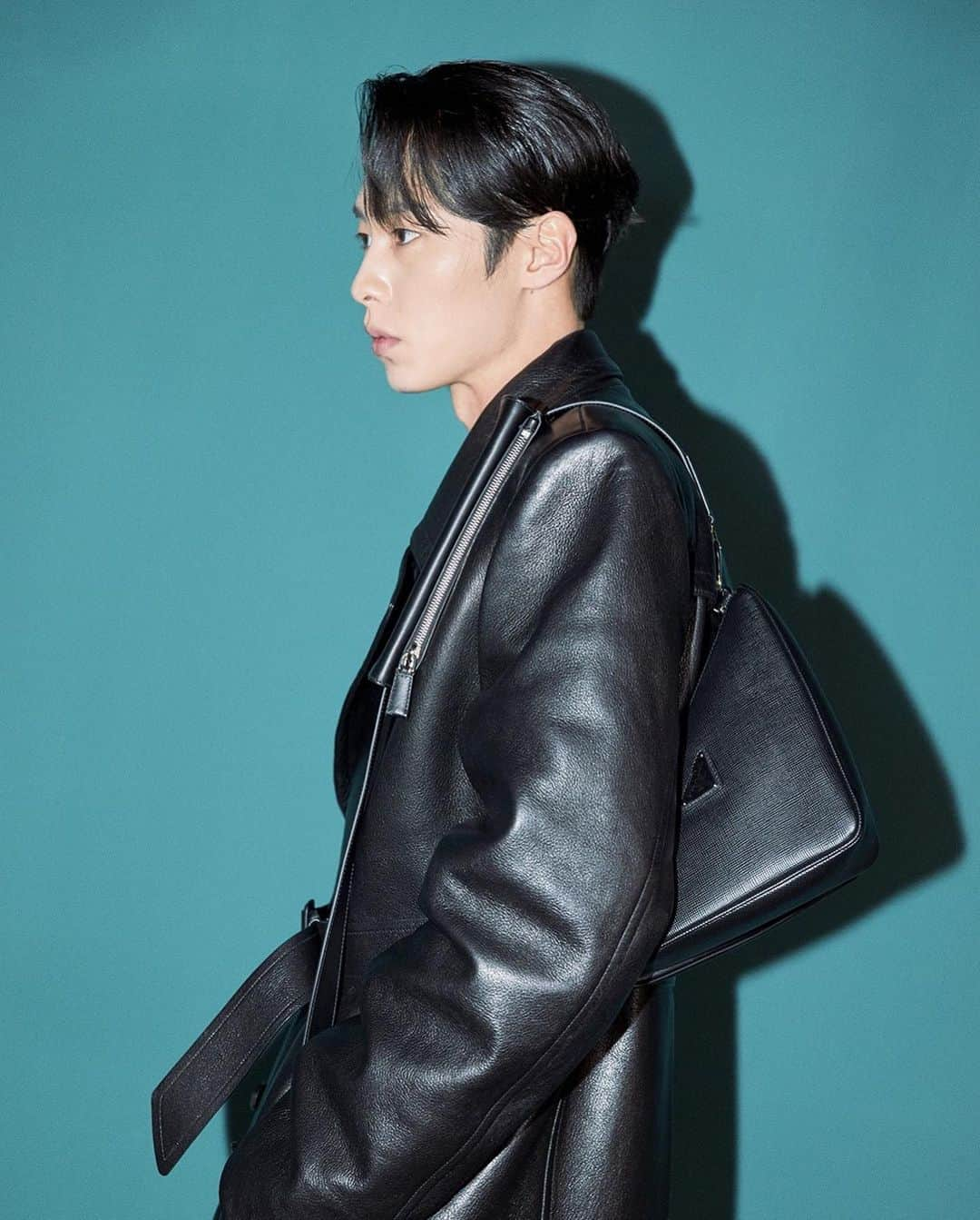 イ・ジェウクさんのインスタグラム写真 - (イ・ジェウクInstagram)「🖤🖤🖤  #ad #pradatriangle #prada @prada」10月22日 19時02分 - jxxvvxxk